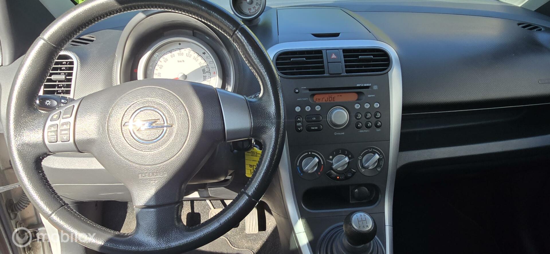 Foto van Opel Agila