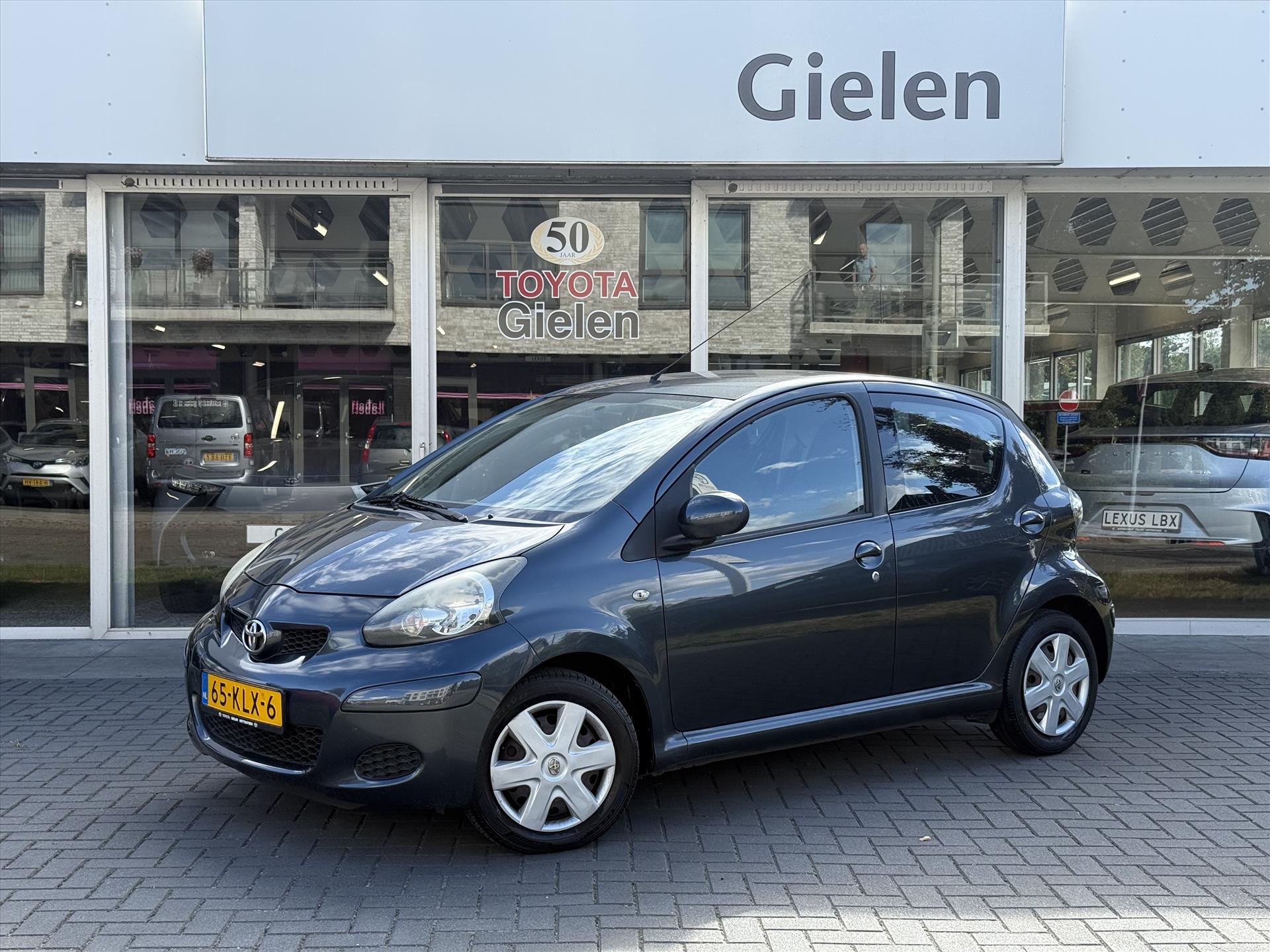 Toyota Toyota Aygo 1.0 VVT-I 5DRS Comfort | Airconditioning, Centrale deurvergrendeling, Elektrische ramen, Radio/CD-Speler 2010 - voorkant