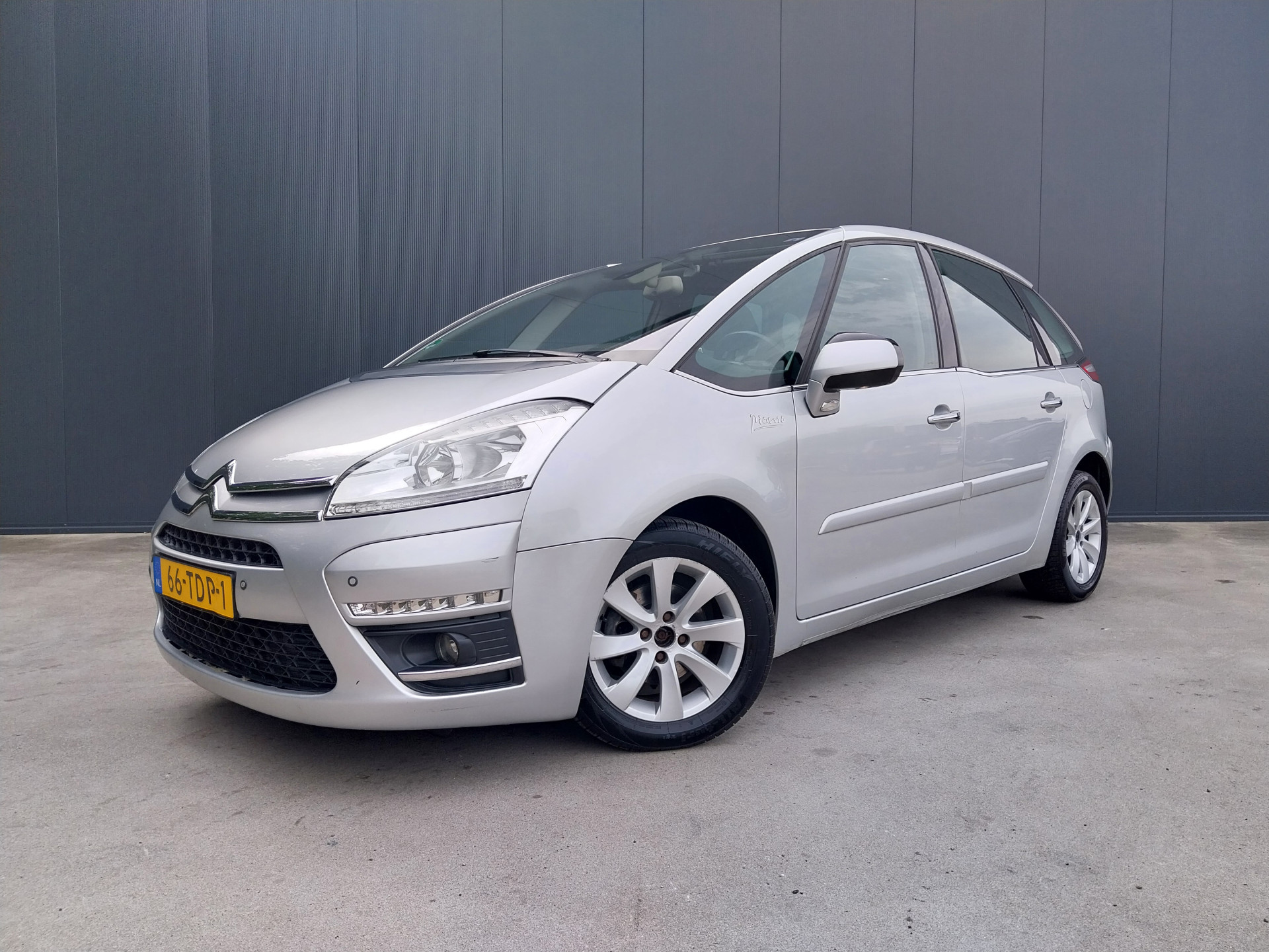 Citroen C4 Picasso 1.6 e-HDi AUTOMAAT NAVI CRUISE ECC 2012 - voorkant