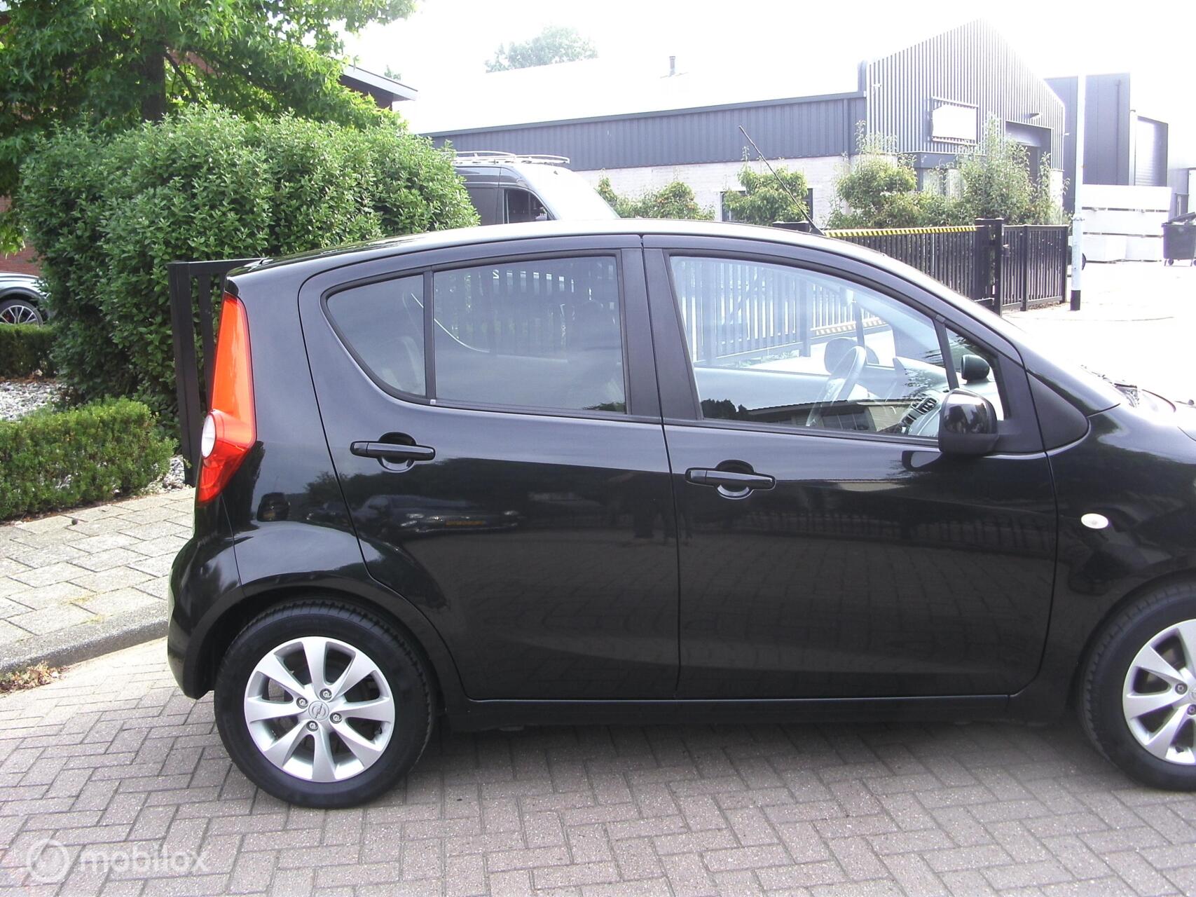 Foto van Opel Agila