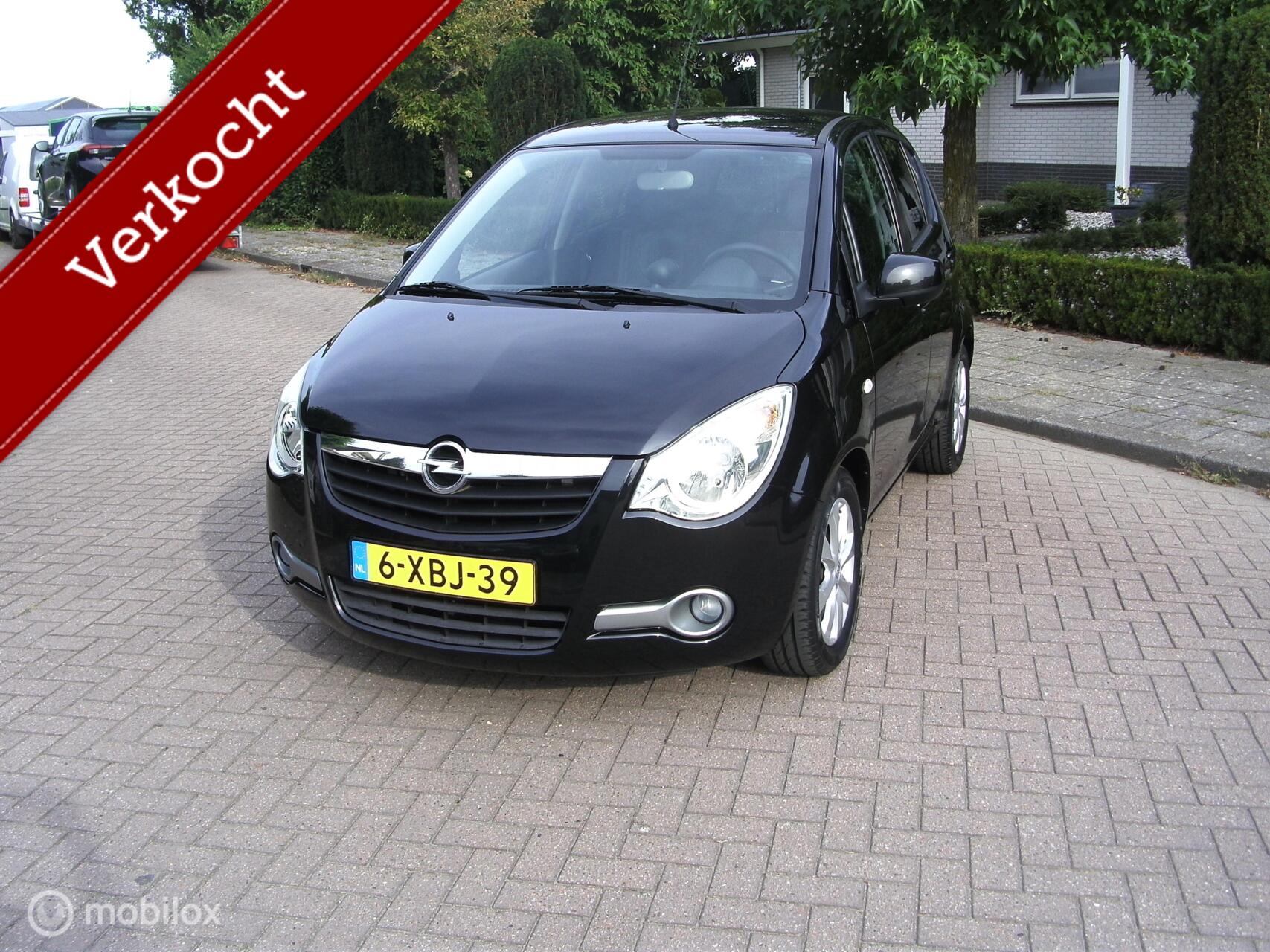 Opel Agila 1.2 Blitz bj 2014 30026 km nap boekjes  kompleet 2014 - voorkant