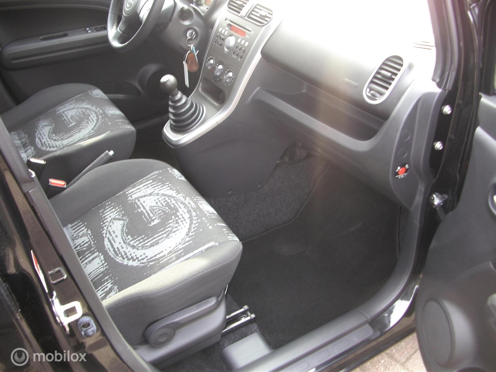 Foto van Opel Agila