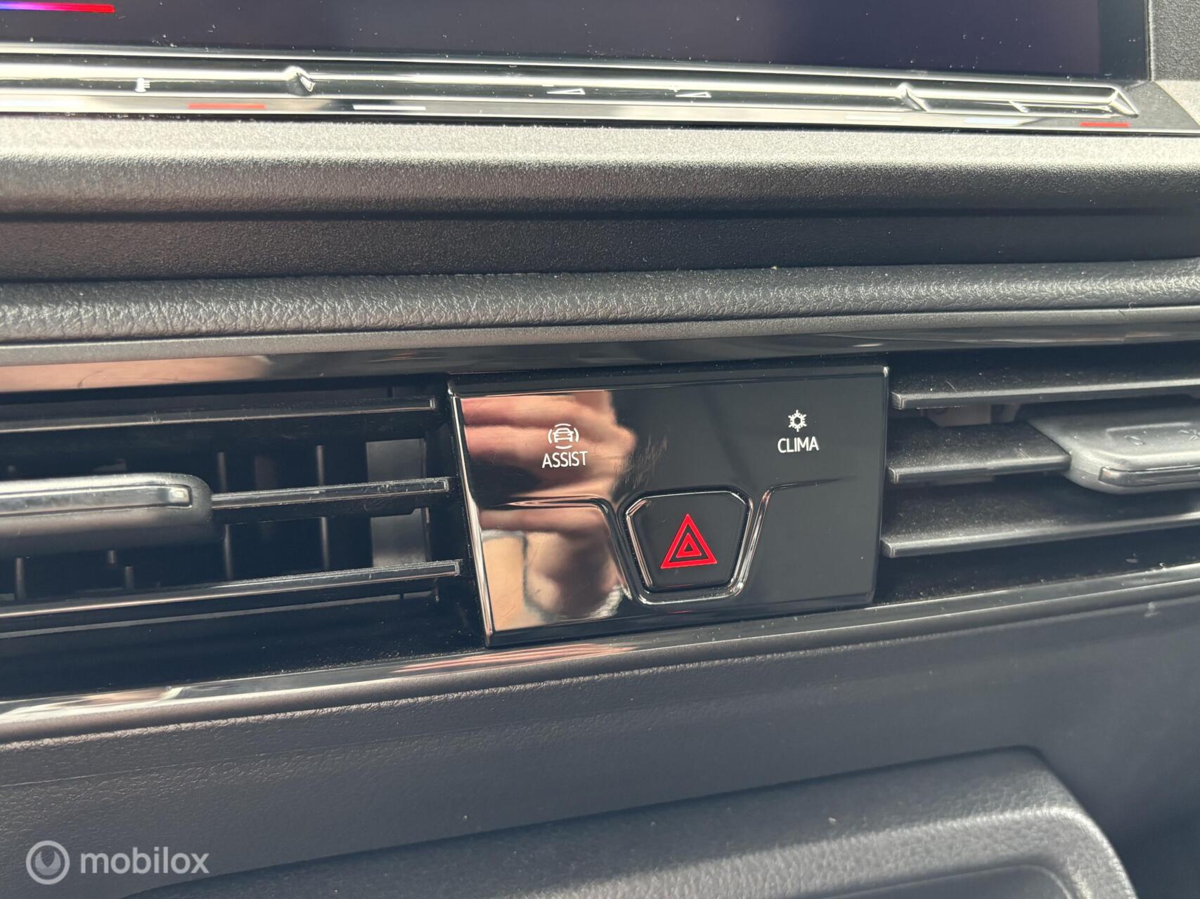 Foto van Volkswagen Caddy Modified Partition Wall
