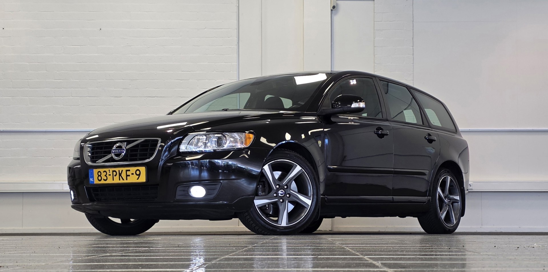 Volvo V50 2.0 D3 Momentum Automaat Trekhaak Rijdt en schakelt goed APK 29-04-2027 2011 - voorkant