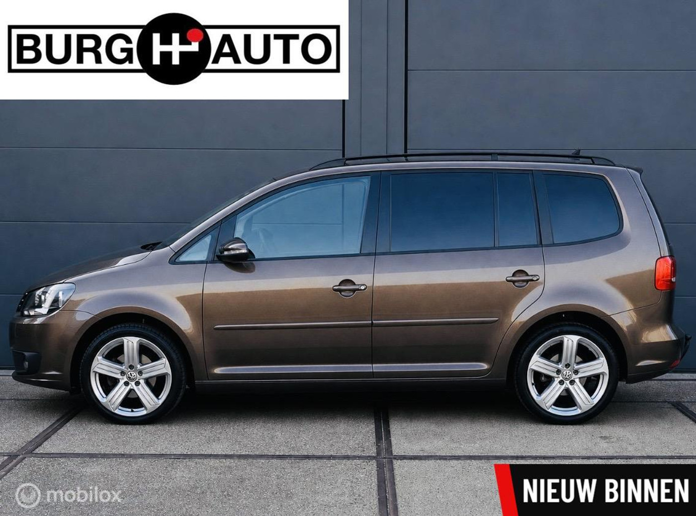 Volkswagen Touran 1.4 TSI Highline AUTOMAAT - SCOOTMOBIEL LIFT - ERGONOMISCHE BESTUURDERSSTOEL - TREKHAAK - CAMERA - NAVI - ECC - STOELVERWARMING - PDC - CRUISE CONTROLE - APK T/M 02-07-2027 - 2012 - voorkant