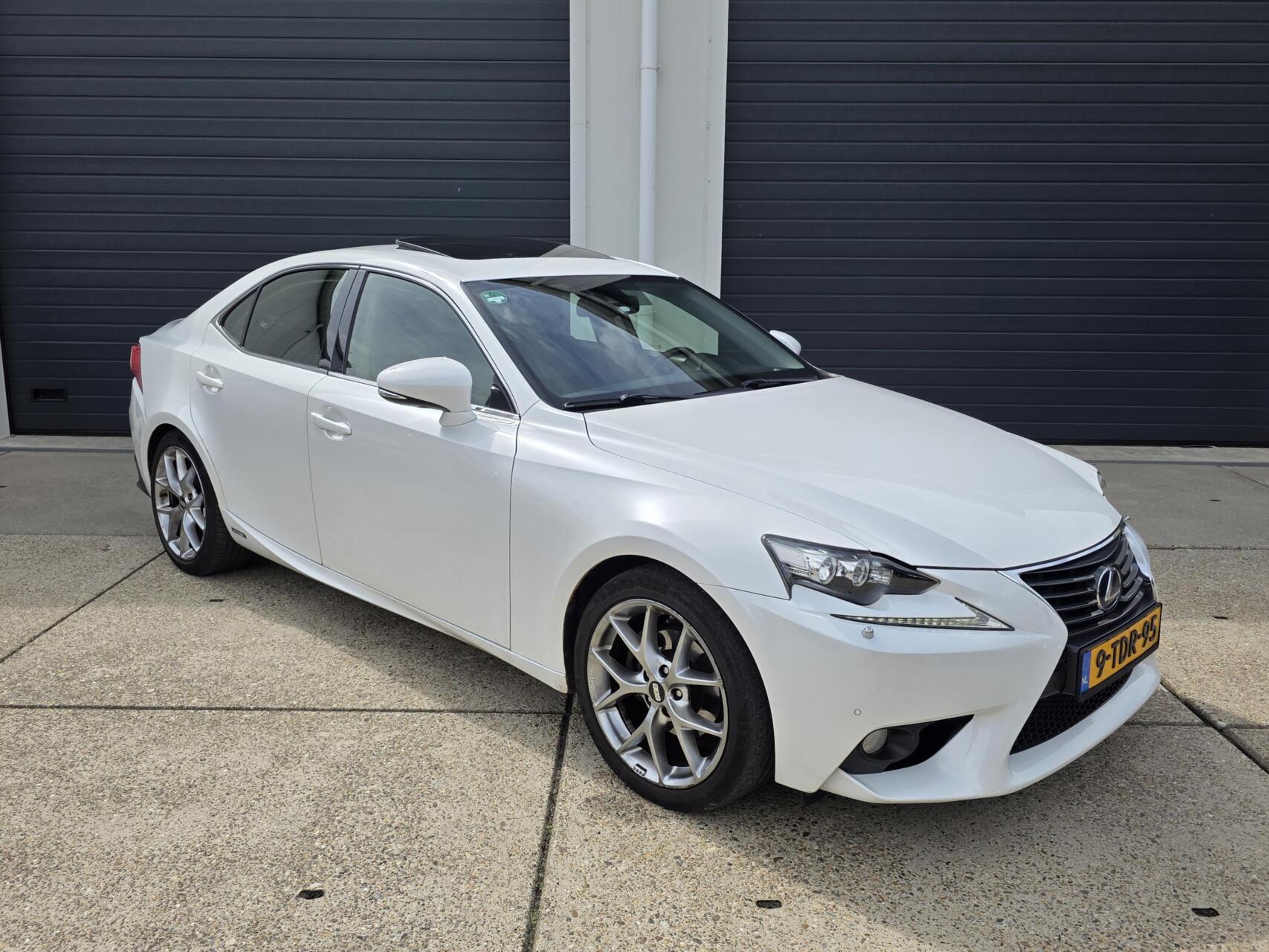 Foto van Lexus Lexus Is300h