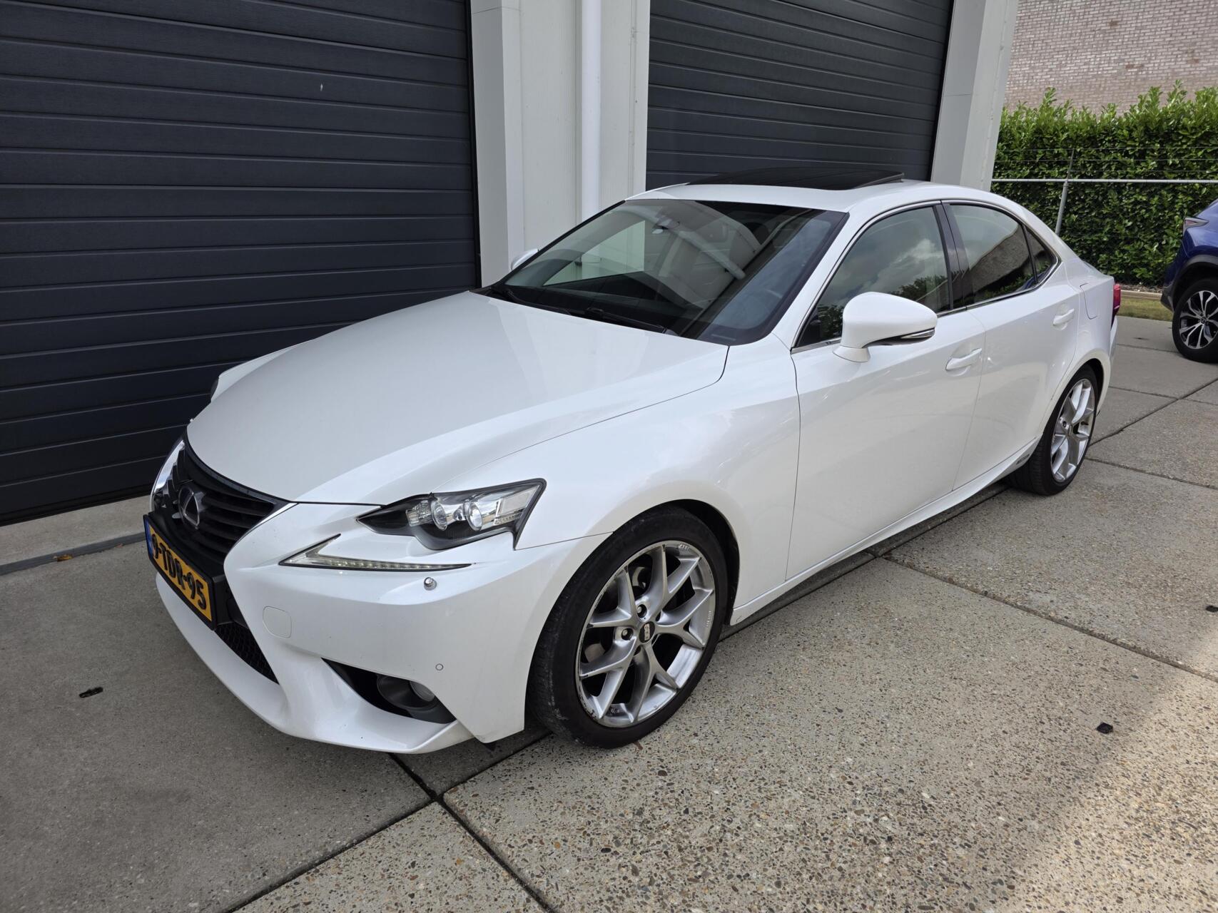 Foto van Lexus Lexus Is300h
