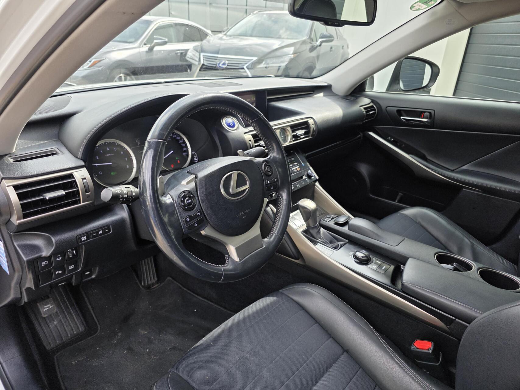 Foto van Lexus Lexus Is300h