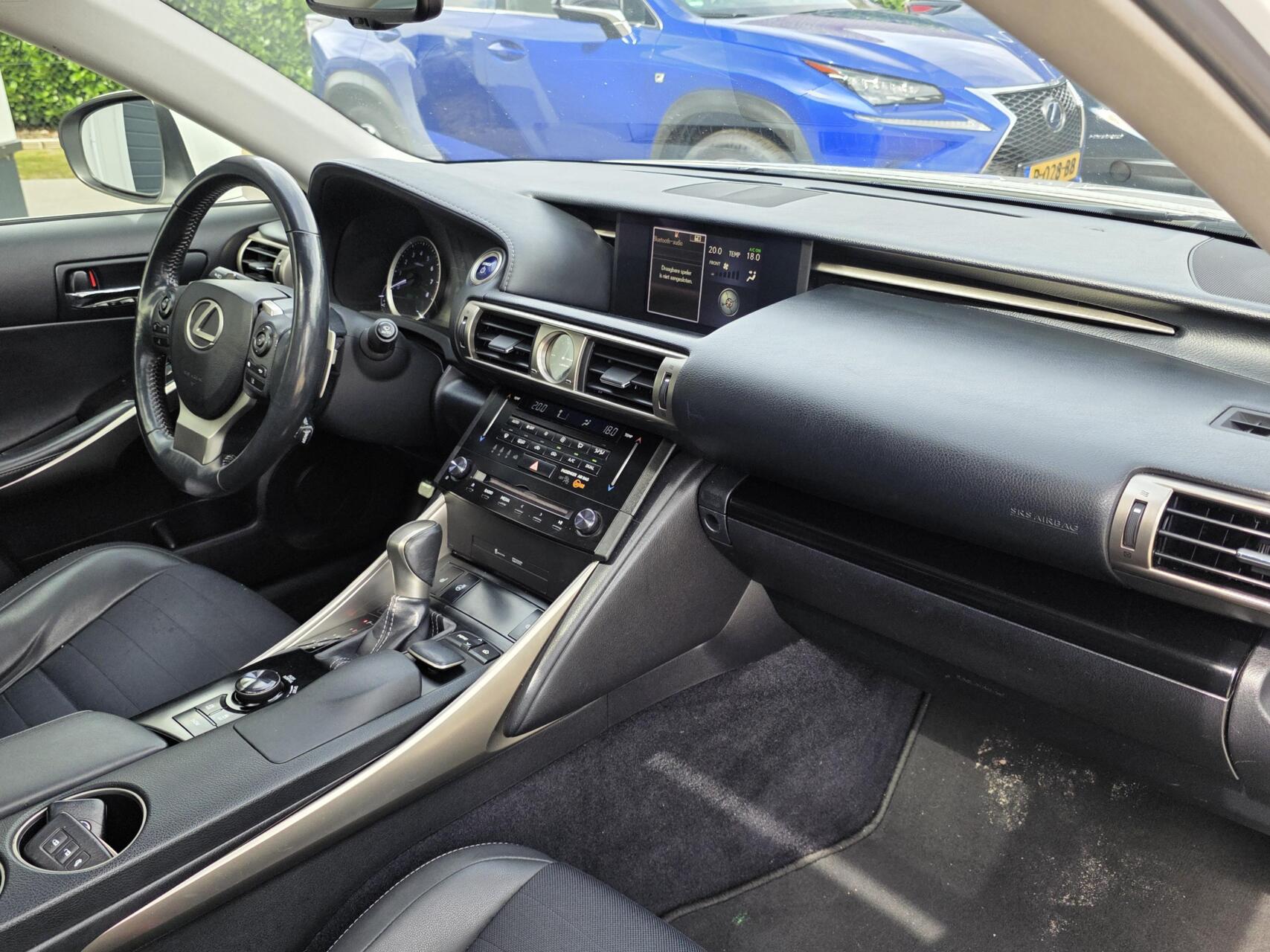 Foto van Lexus Lexus Is300h