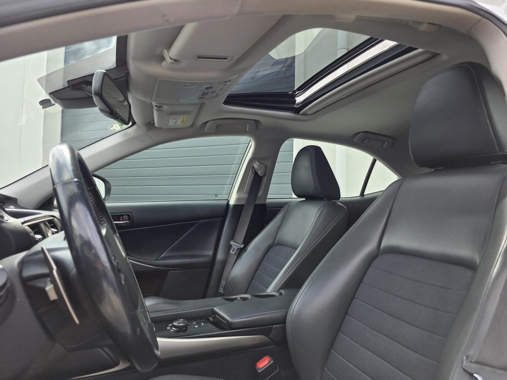 Foto van Lexus Lexus Is300h