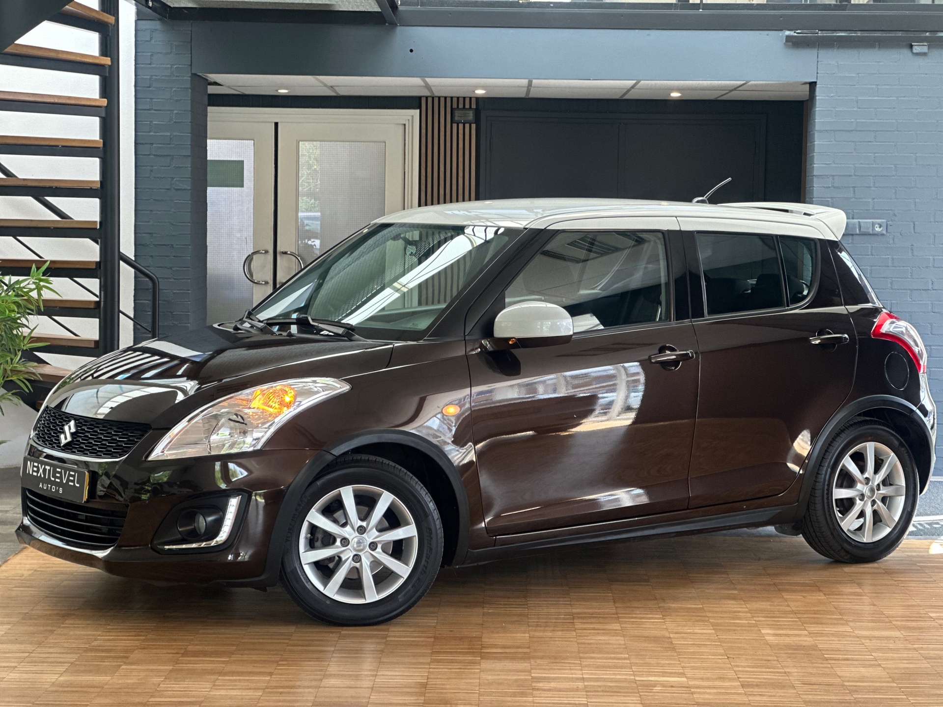 Suzuki Swift 1.2 Dynamic EASSS 2014 - voorkant