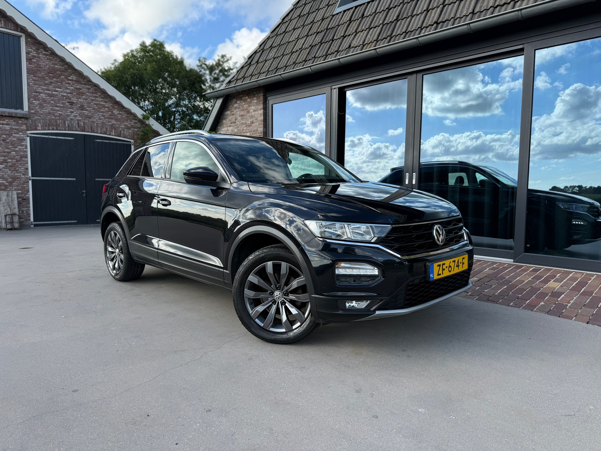 Volkswagen T-roc Automaat 1.5 TSI Style 2019 - voorkant