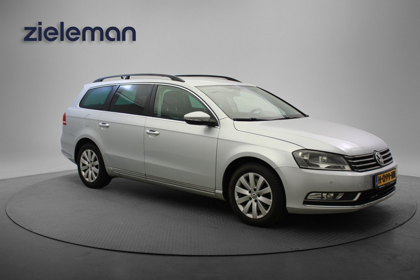 Volkswagen Passat Variant 1.4 TSI Comfortline BlueMotion - Navi, Cruise, PDC 2011 - voorkant