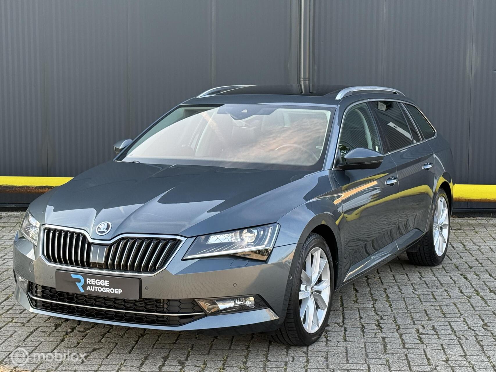 Skoda Superb 1.5 TSI ACT Ambition PANORAMADAK|TREKHAAK 2019 - voorkant
