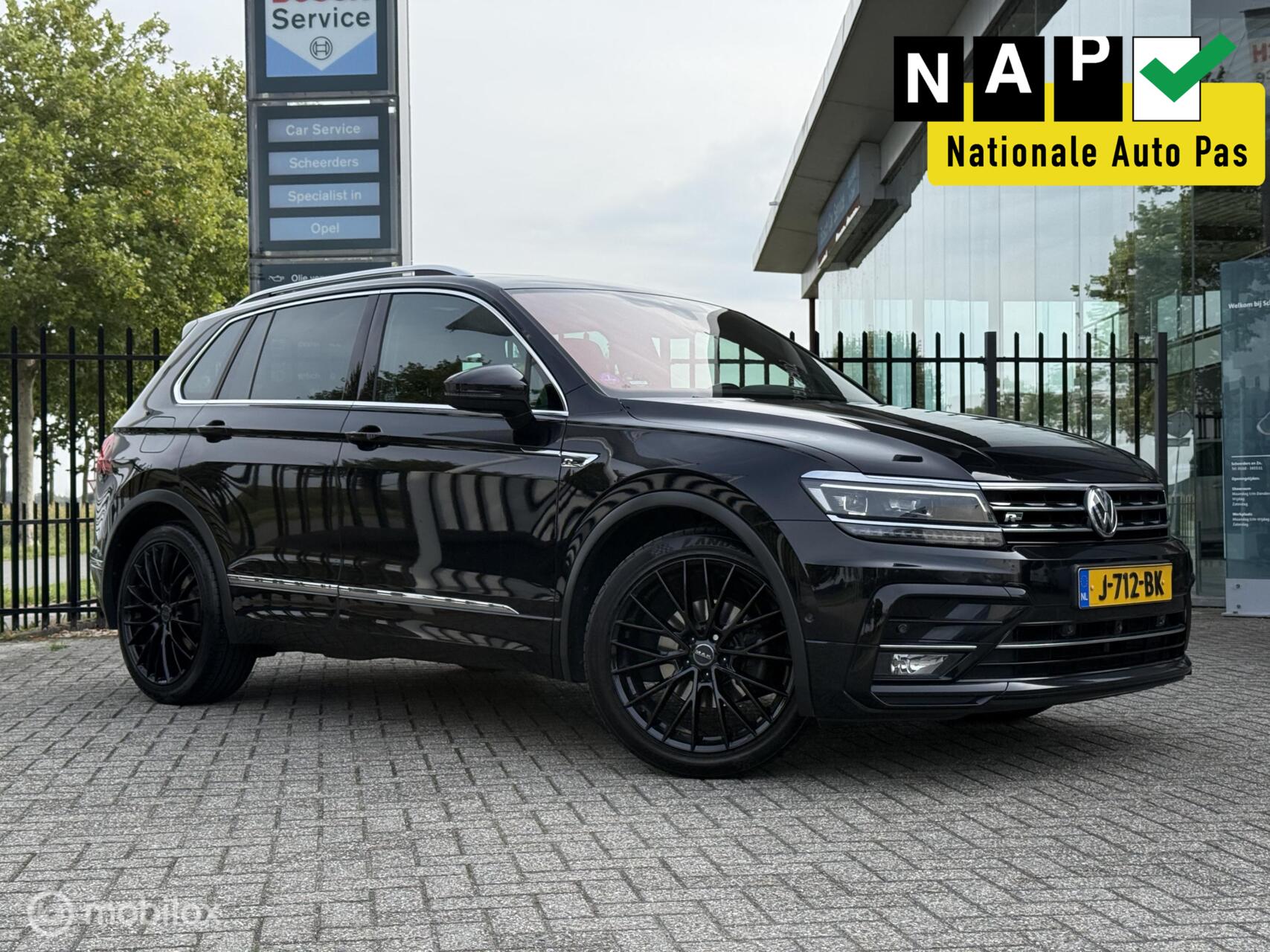 Volkswagen Tiguan 1.5 TSI R-Line | Pano Trekhaak Full option 2020 - voorkant