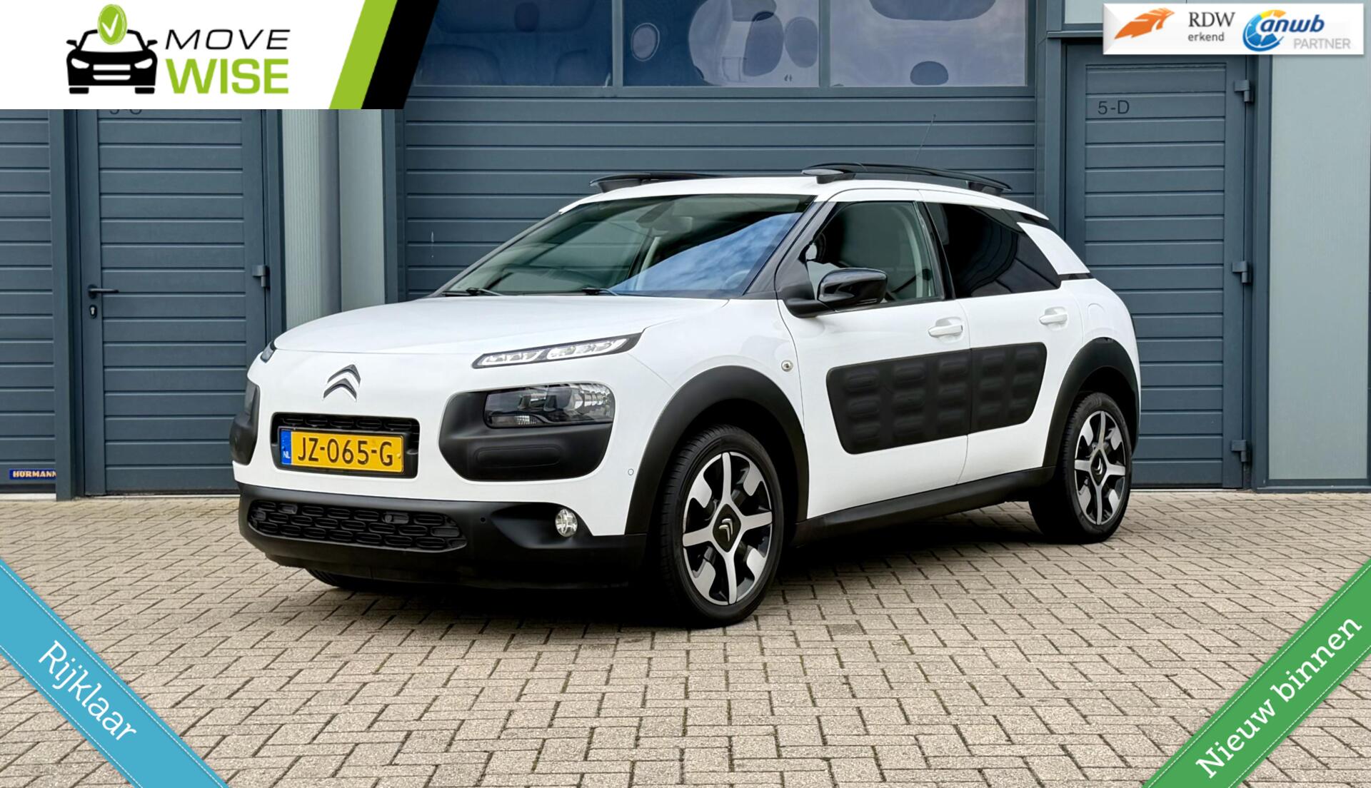 Citroen C4 Cactus 1.2 - 110pk  Shine | Trekhaak | Rijklaar & Nieuwe Riem | Camera | Cruise | Nette Auto | 2016 - voorkant