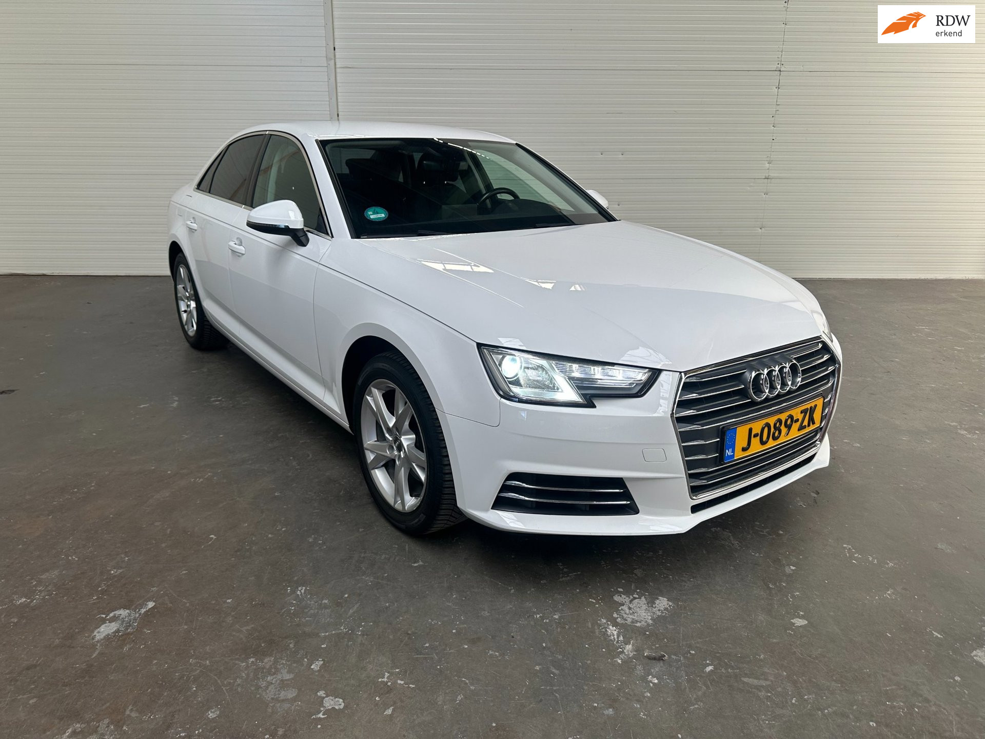 Audi A4 Limousine 1.4 TFSI Sport | Apple CarPlay | Digital Cockpit 2015 - voorkant