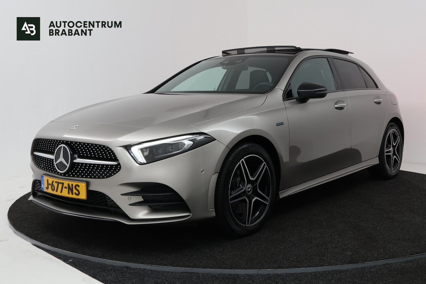 Mercedes-Benz A 250 E 250 e Business Solution AMG Limited (PANORAMADAK, SFEER, STOELVERWARMING, ELEKTR STOELEN, CAMERA) 2020 - voorkant