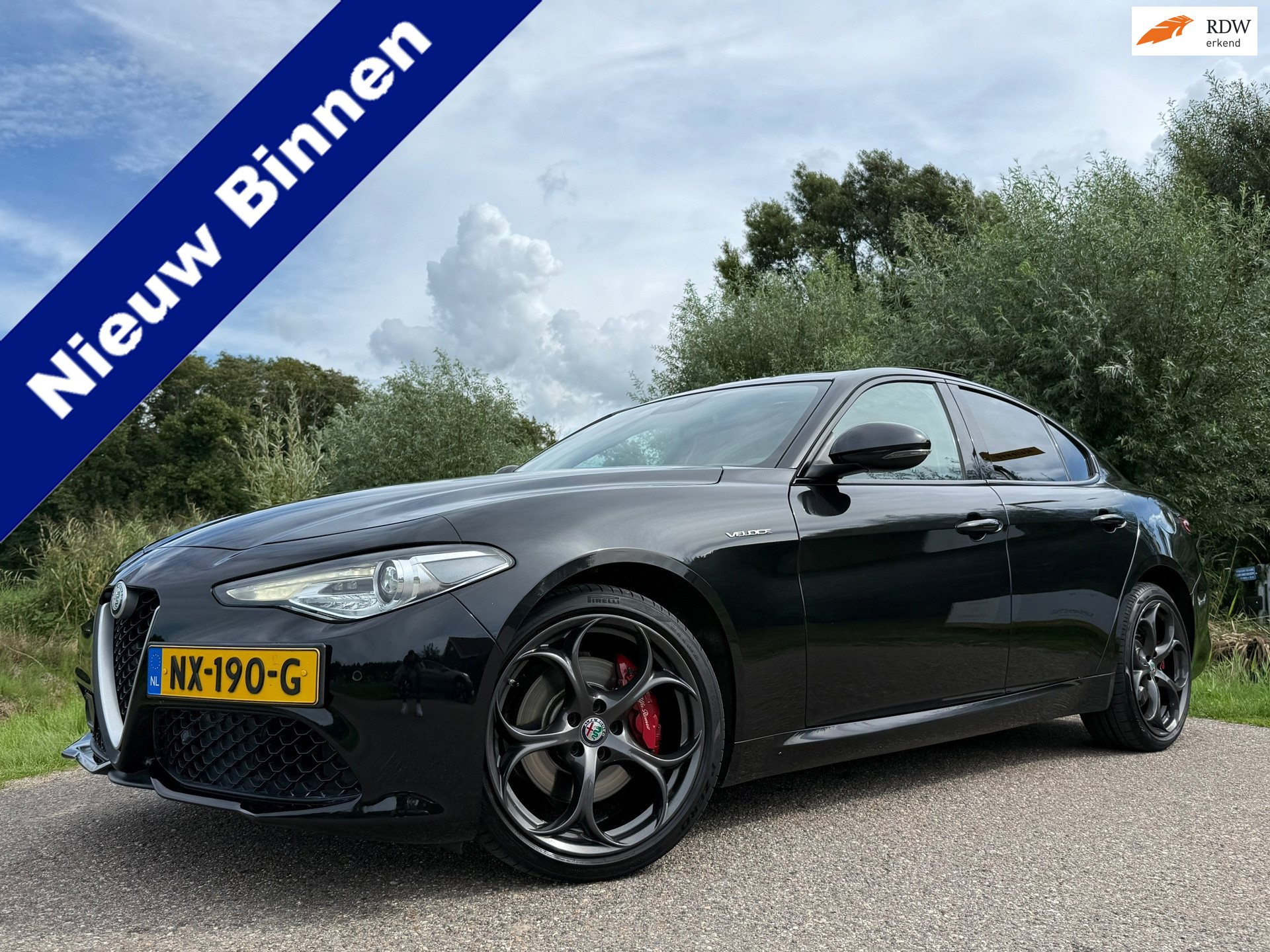 Alfa Romeo Giulia 2.0 T AWD Veloce Automaat | 1e Eigenaar | Panoramadak | Harman & Kardon | 19" Velgen | Leder | Camera | Navi | 2017 - voorkant