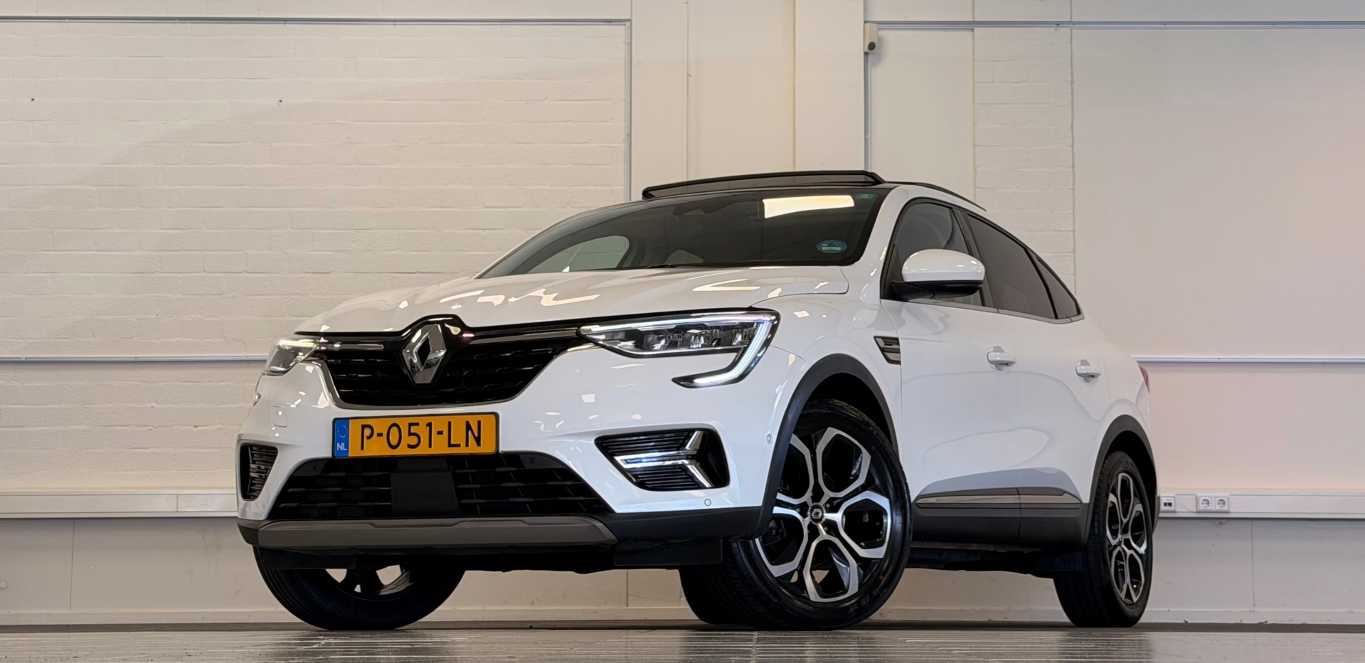 Renault Arkana E-tech 1.6 E-Tech Hybrid 145 Intens Trekhaak Schuif/kanteldak 2022 - voorkant