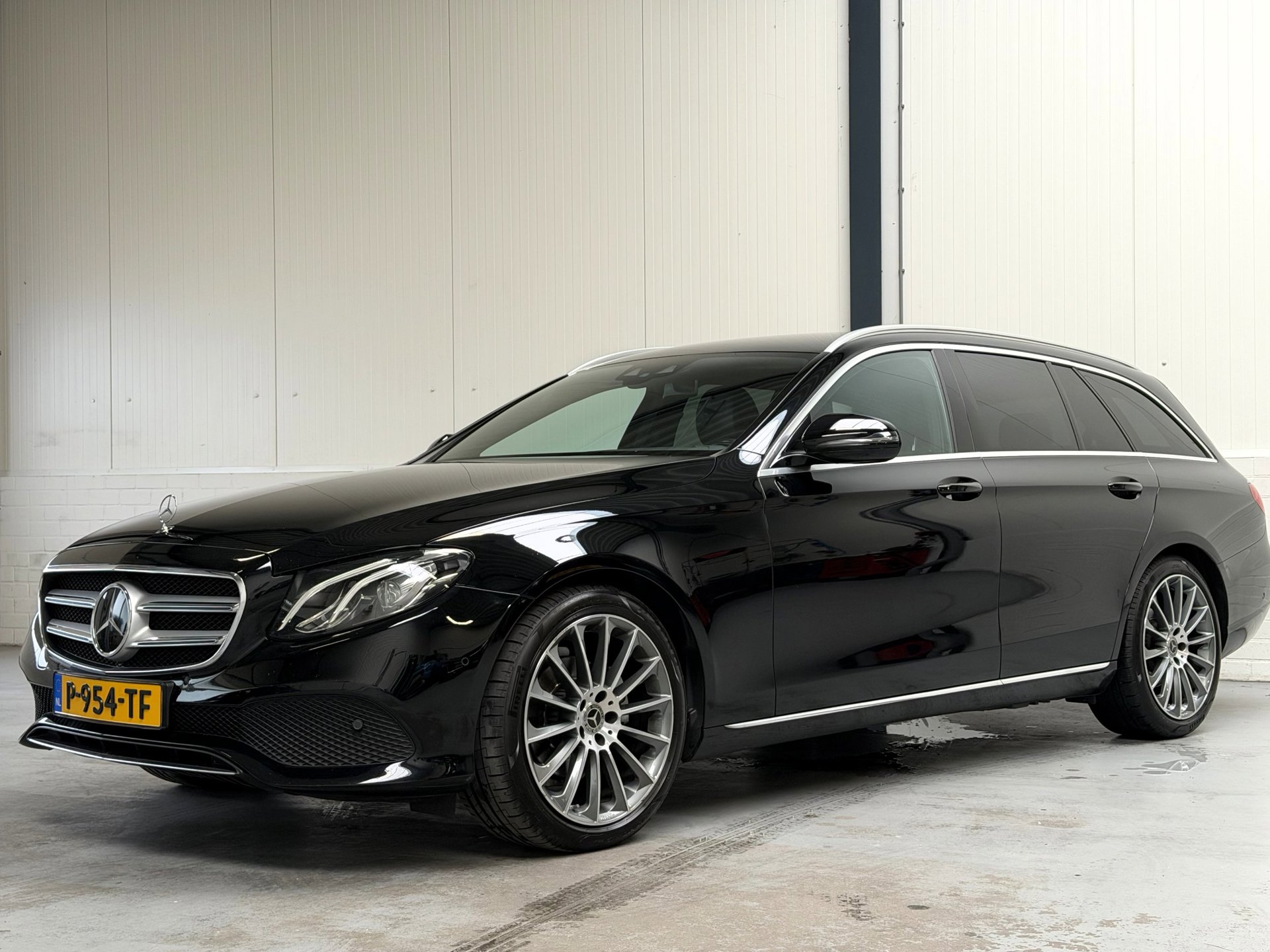 Foto van Mercedes-Benz E 220 D