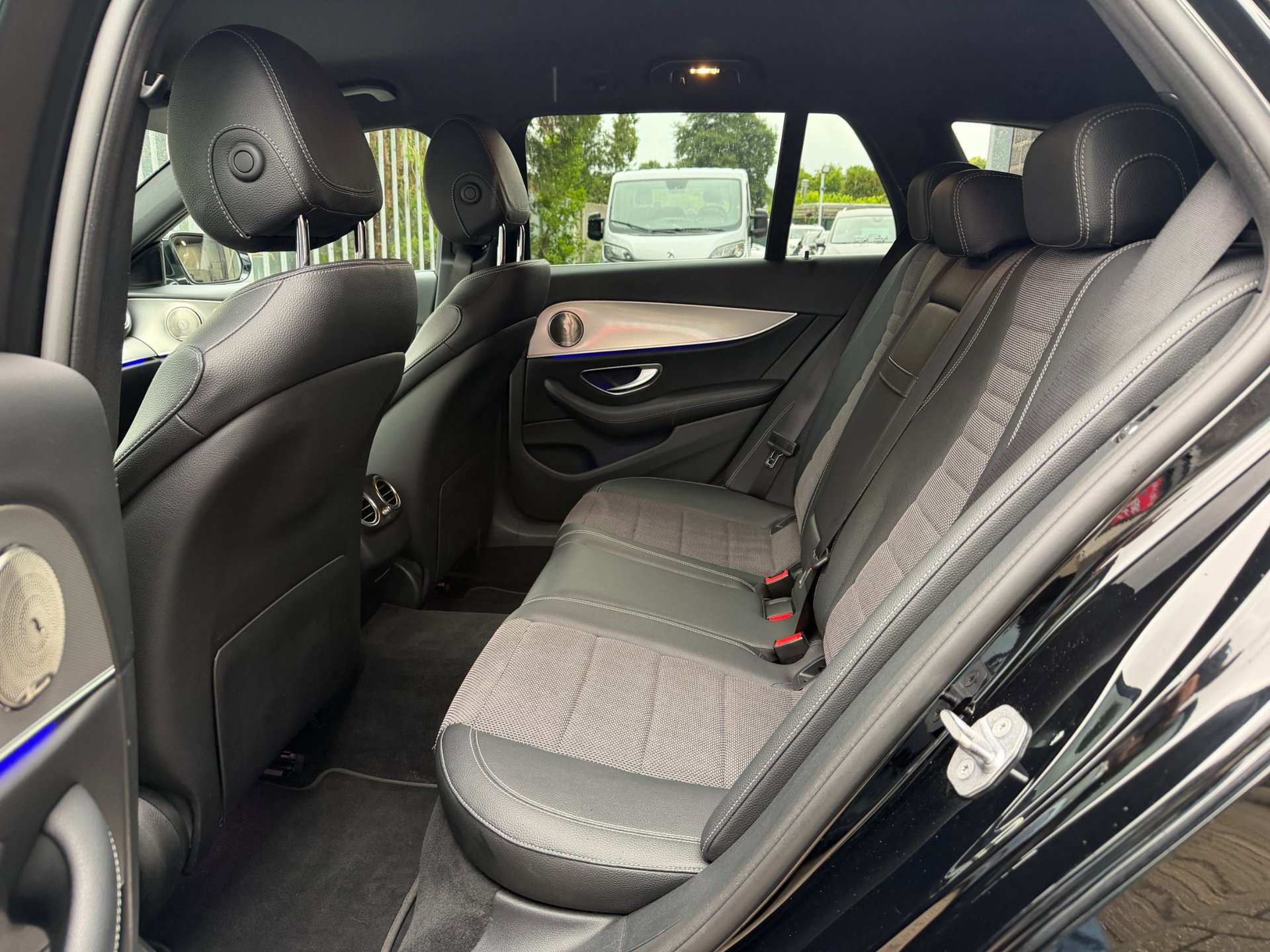 Foto van Mercedes-Benz E 220 D
