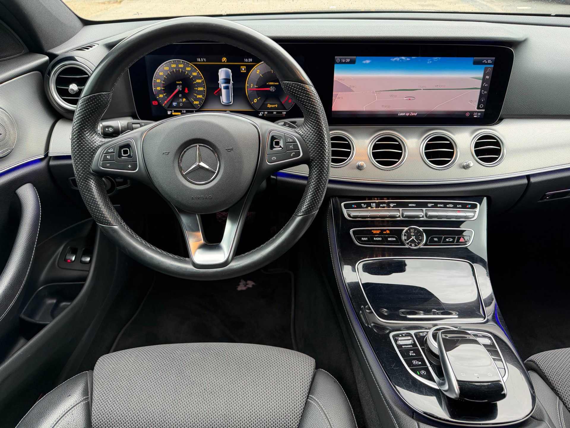 Foto van Mercedes-Benz E 220 D