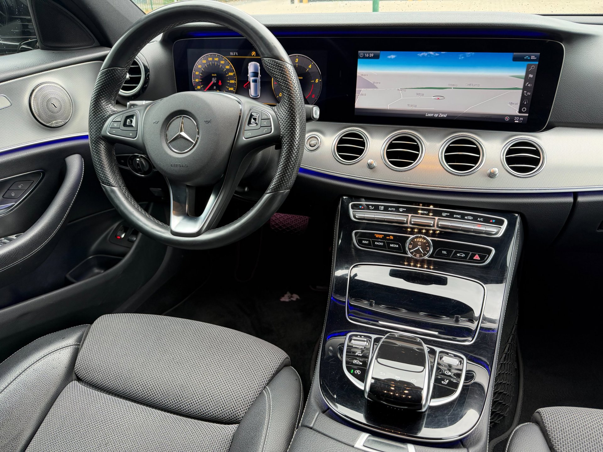 Foto van Mercedes-Benz E 220 D