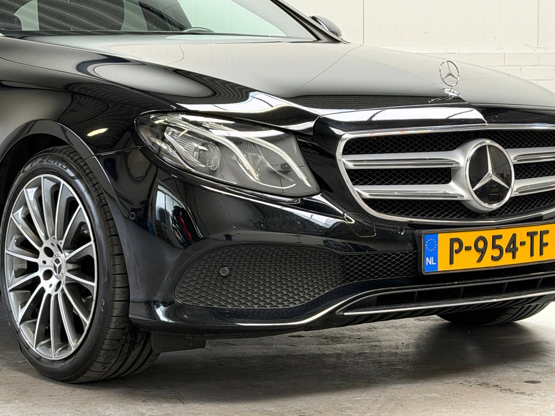 Foto van Mercedes-Benz E 220 D