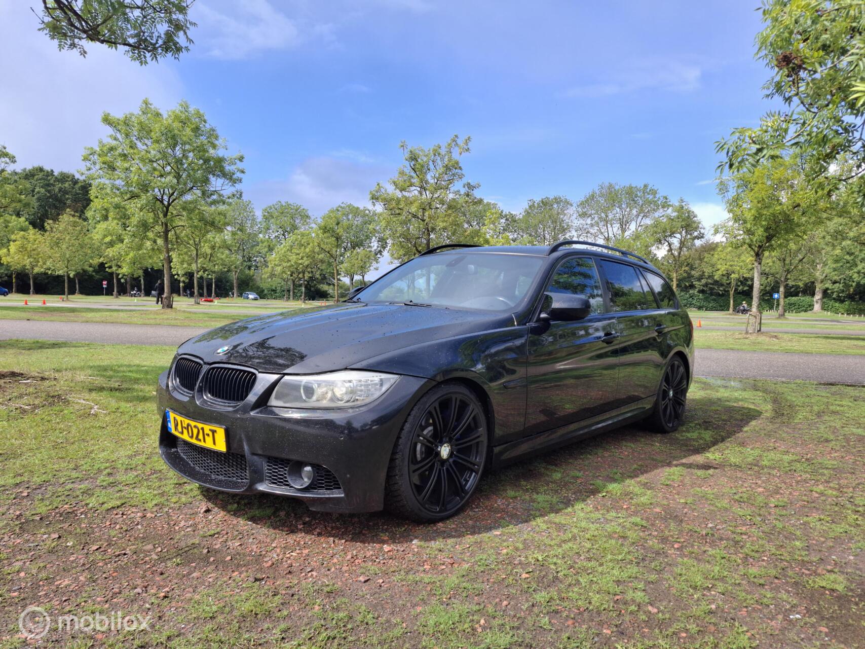 BMW 3er Reihe 335xi High Executive NIEUWE APK! 400PK+ 2009 - voorkant