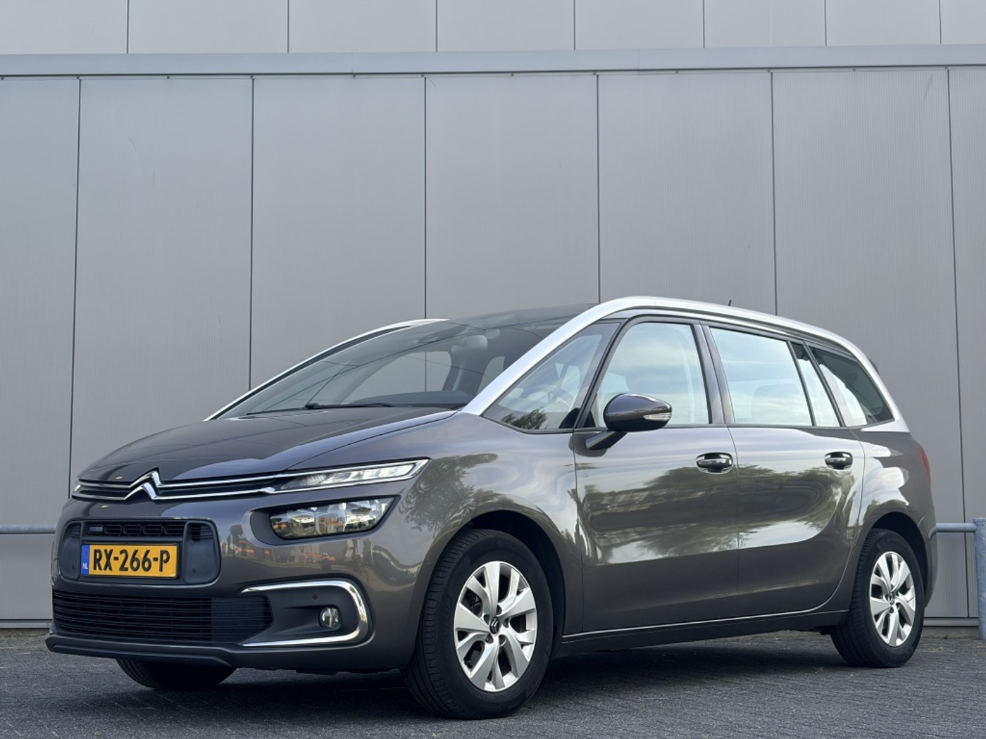 Citroen C4 Picasso 1.2 PureTech - distributie vervangen - 7 persoons - airco - navi 2017 - voorkant