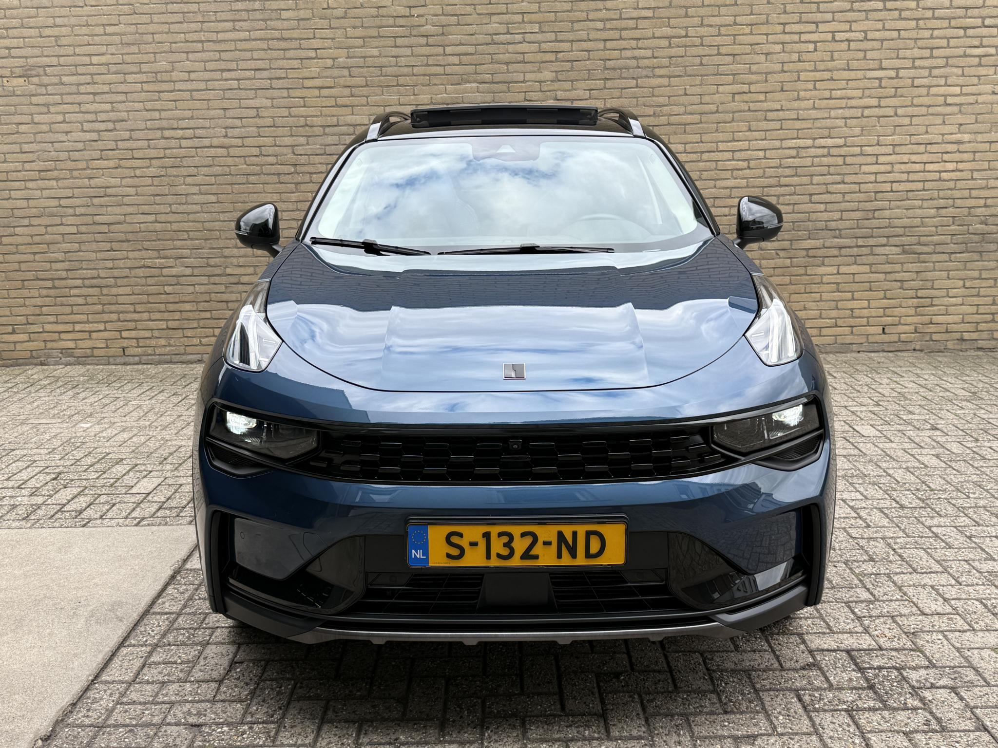 Foto van Lynk&co LYNK & Co 01