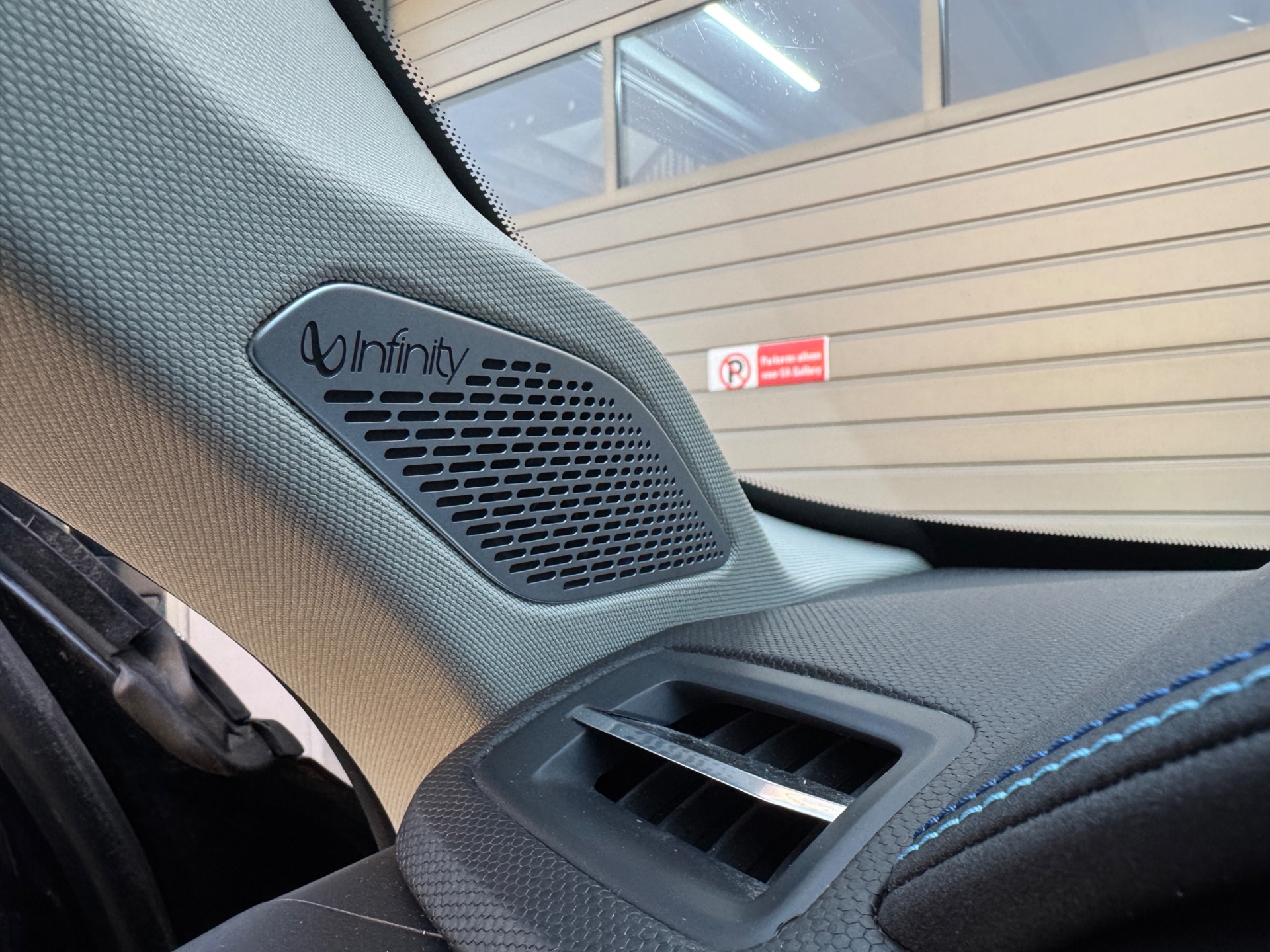 Foto van Lynk&co LYNK & Co 01