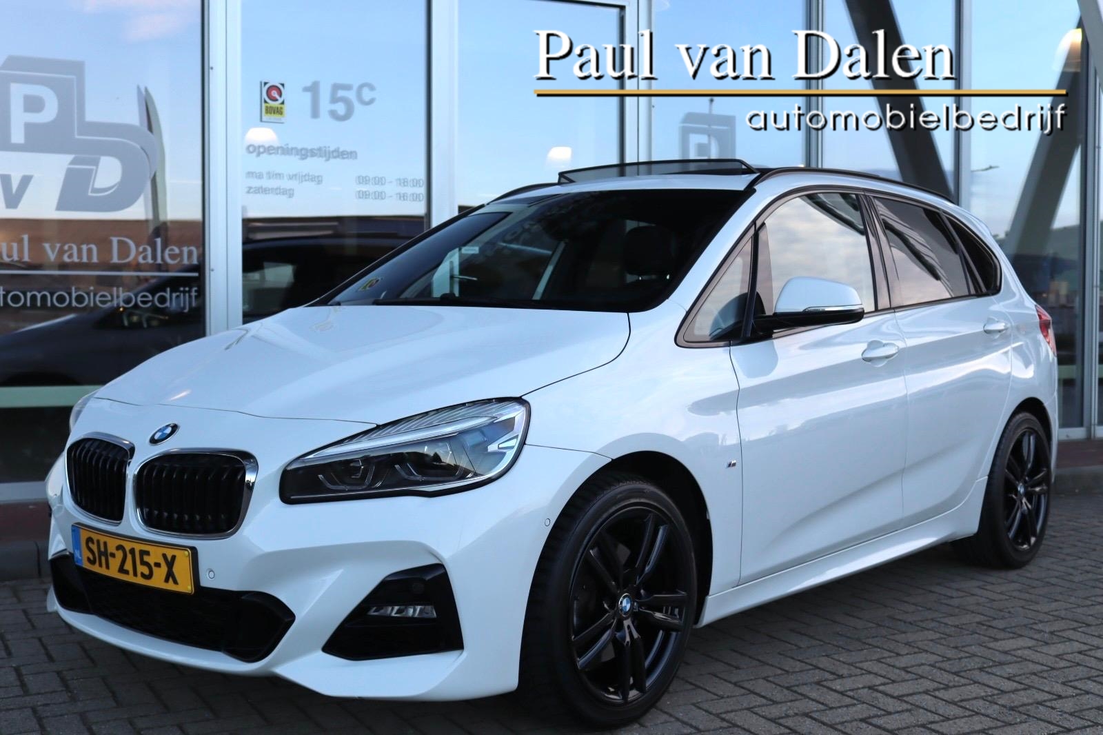 BMW 220i Active Tourer 220i 192PK M-SPORT SHADOW LINE Panodak | Navi | Trekhaak | Head Up | Camera | HiFi Audio | Dab | 18 Inch Lm | 2018 - voorkant