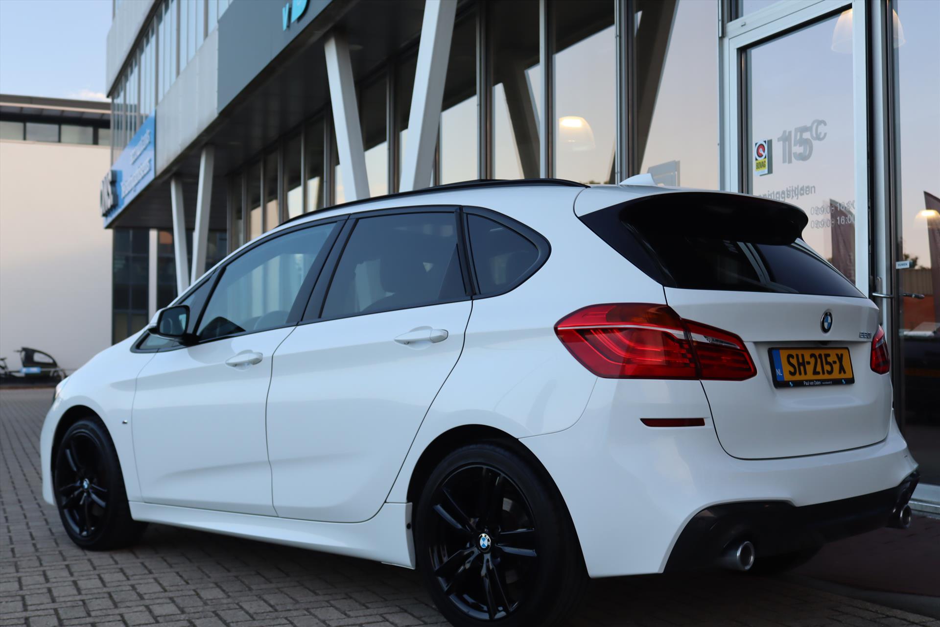 Foto van BMW 220i Active Tourer
