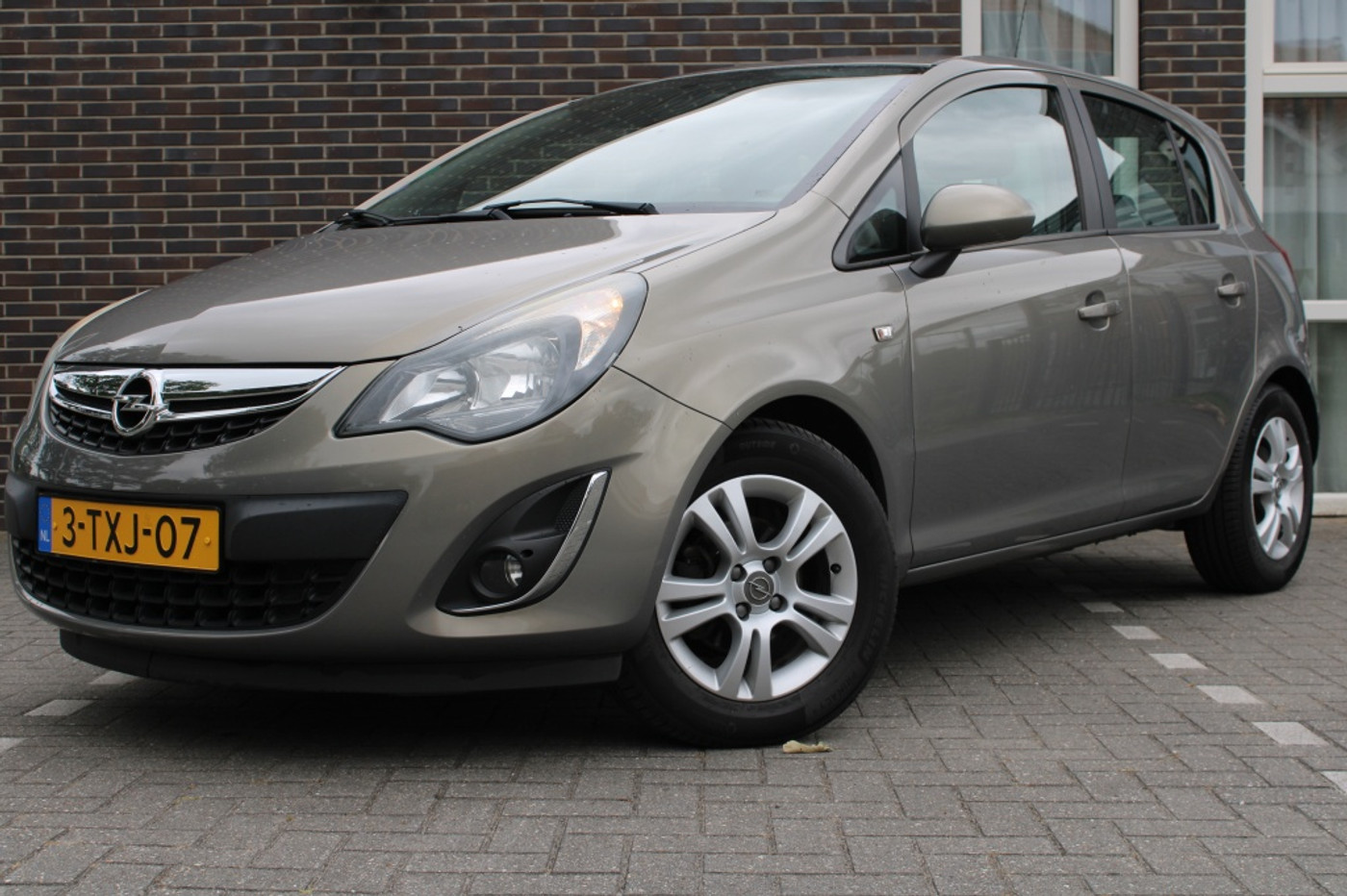 Opel Corsa 1.4-16V Business+/airco/cruise/navigatie 2014 - voorkant
