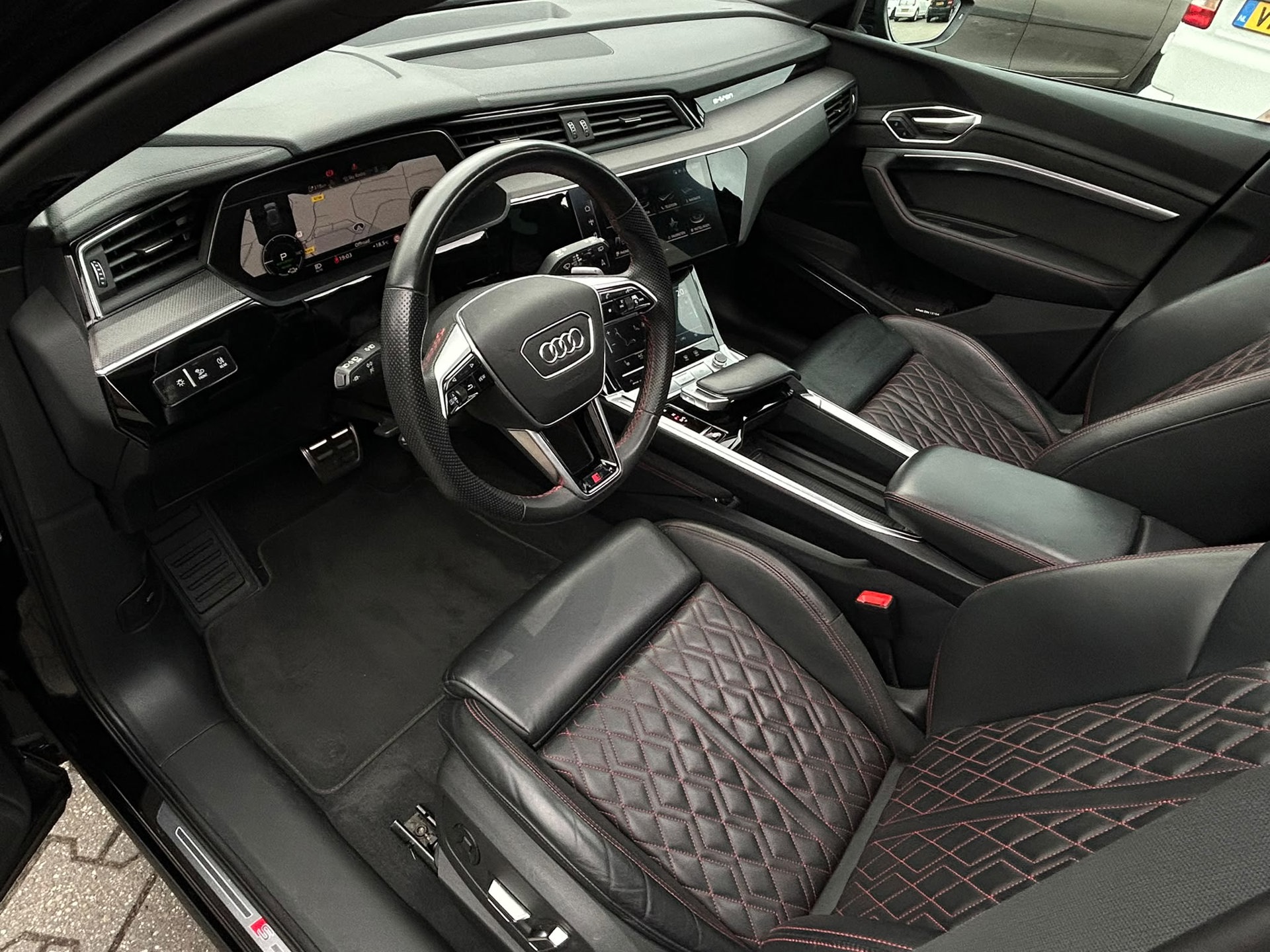 Foto van Audi Q8 55 E-tron