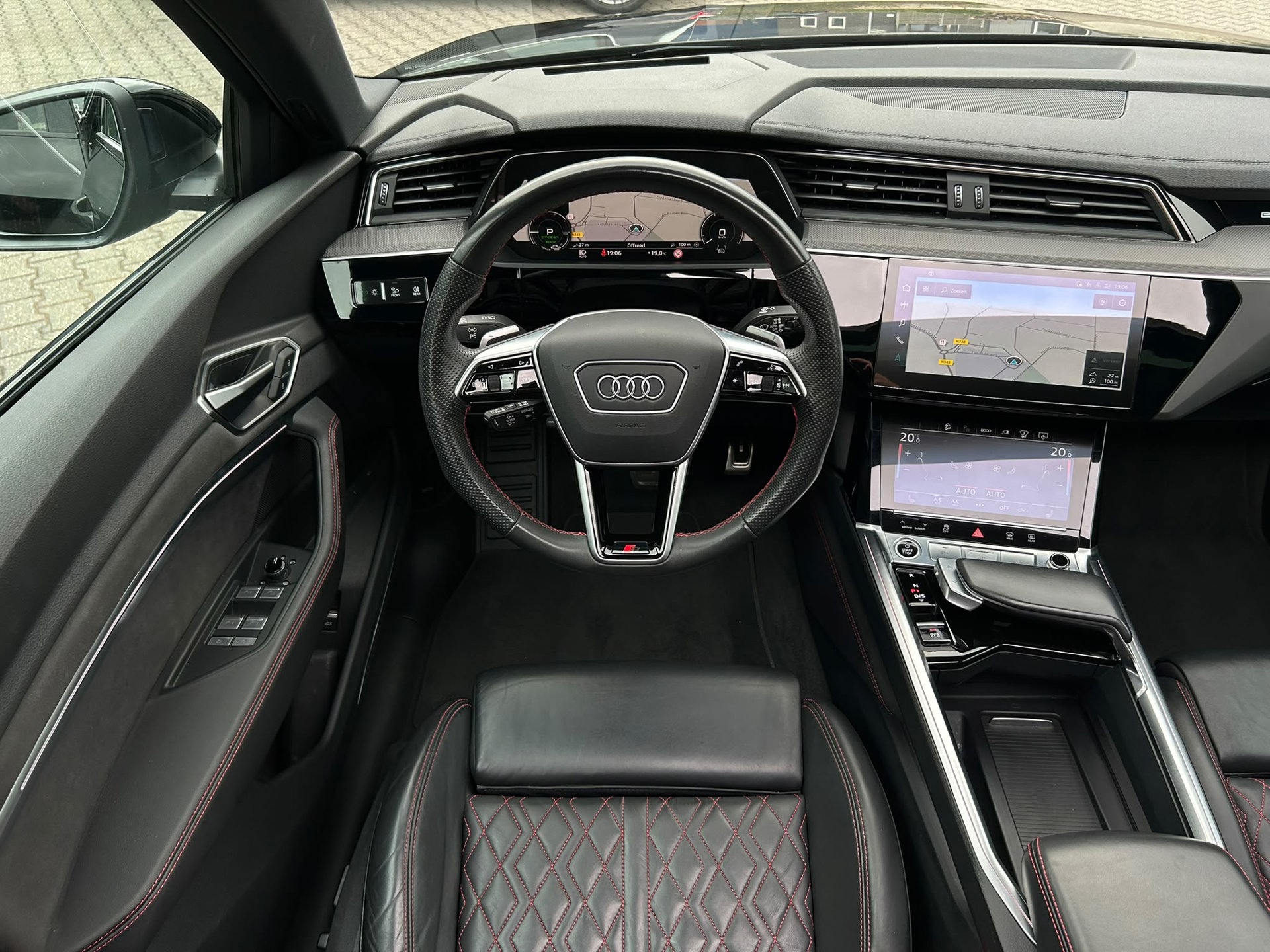 Foto van Audi Q8 55 E-tron