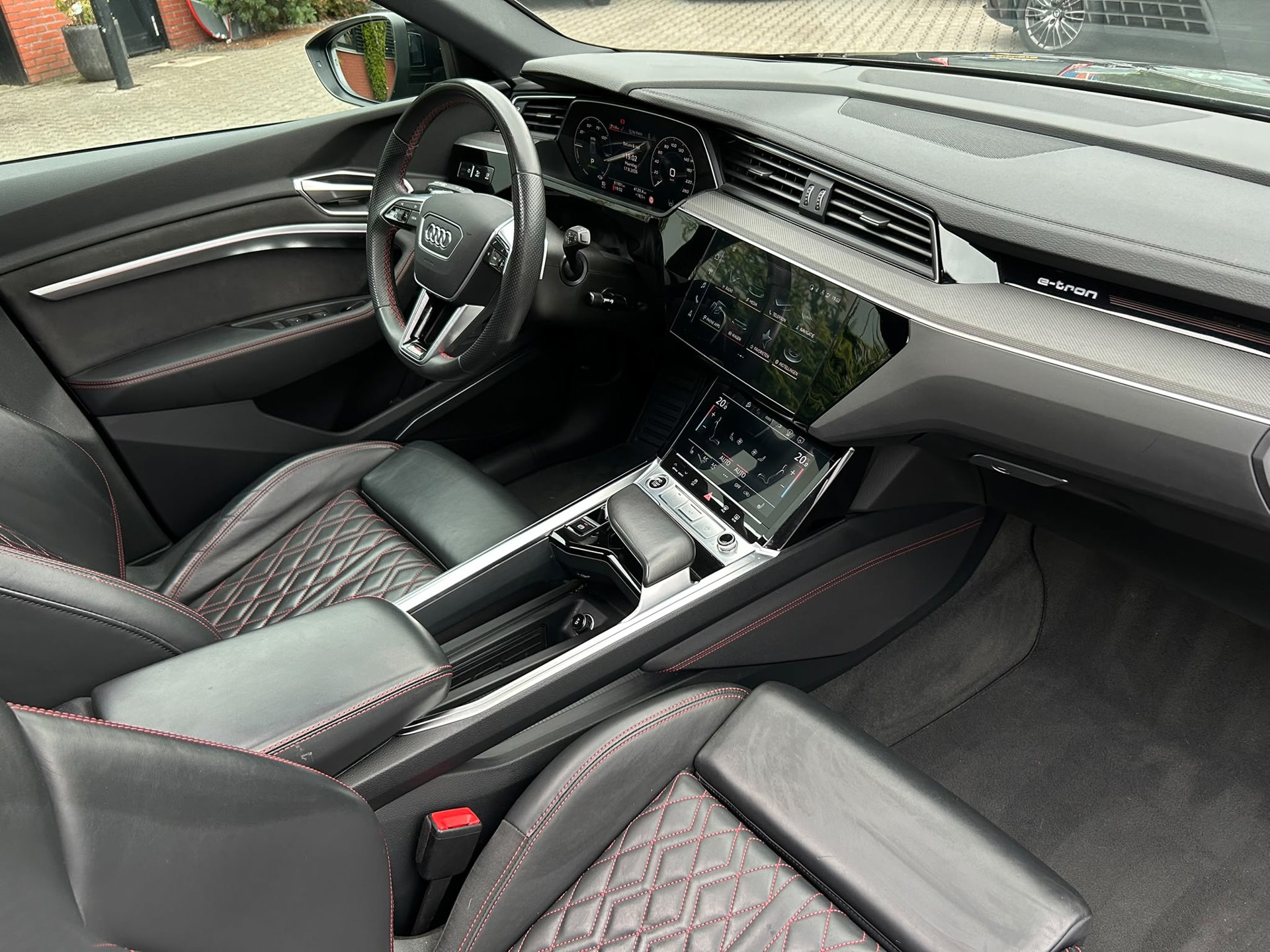 Foto van Audi Q8 55 E-tron