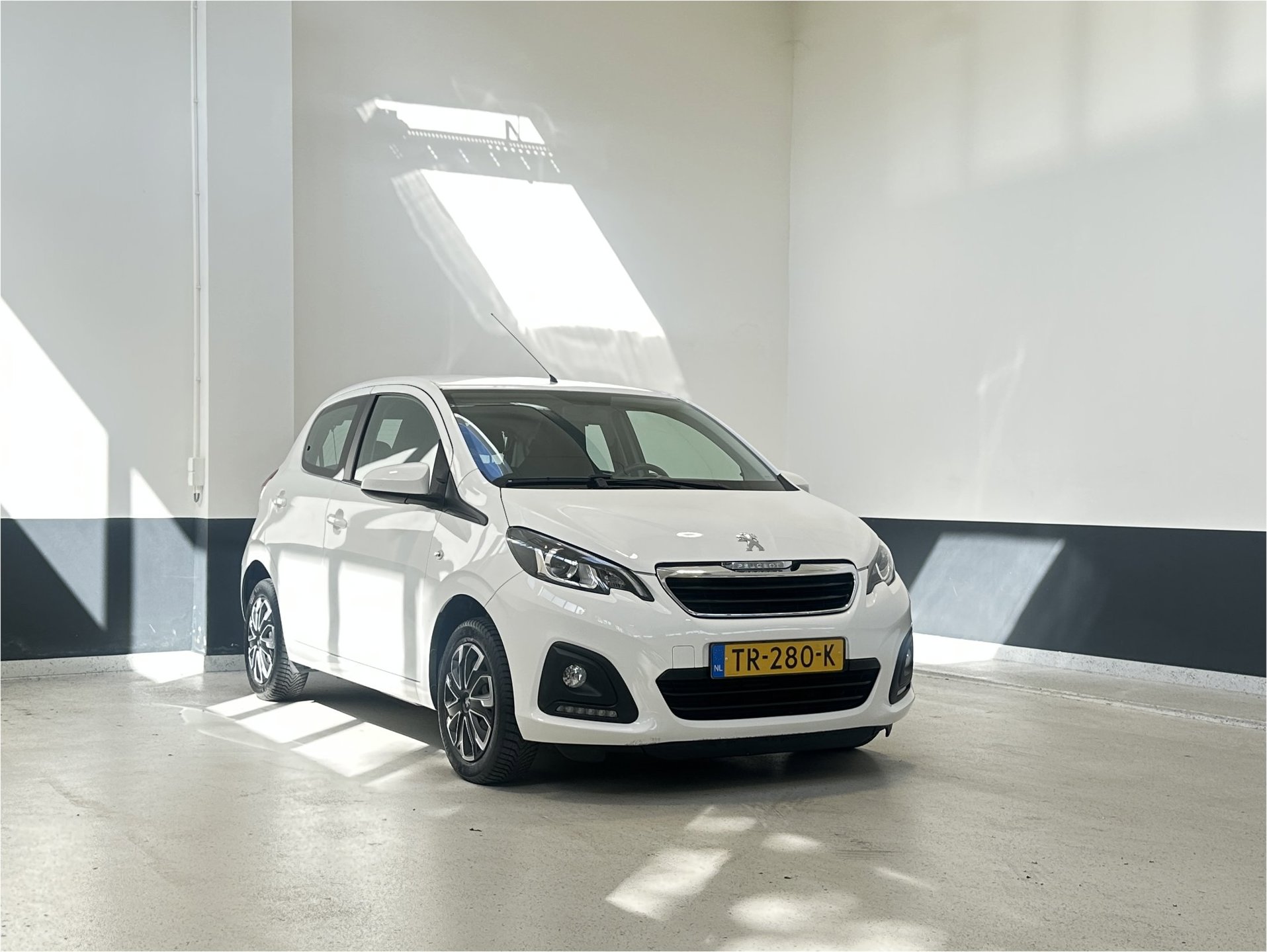 Peugeot 108 1.0 e-VTi Active | Bluetooth | NL |  Airco | C.V | 2018 - voorkant