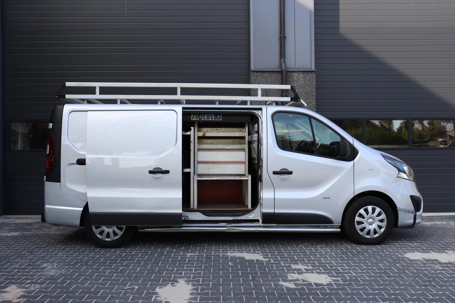 Foto van Opel Vivaro-b
