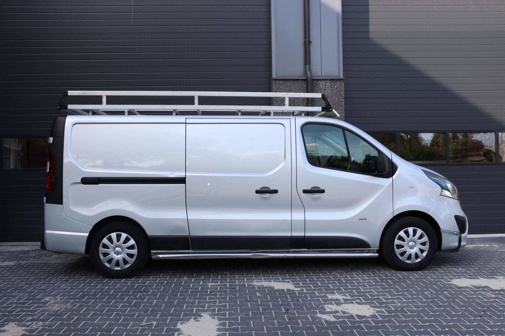 Foto van Opel Vivaro-b