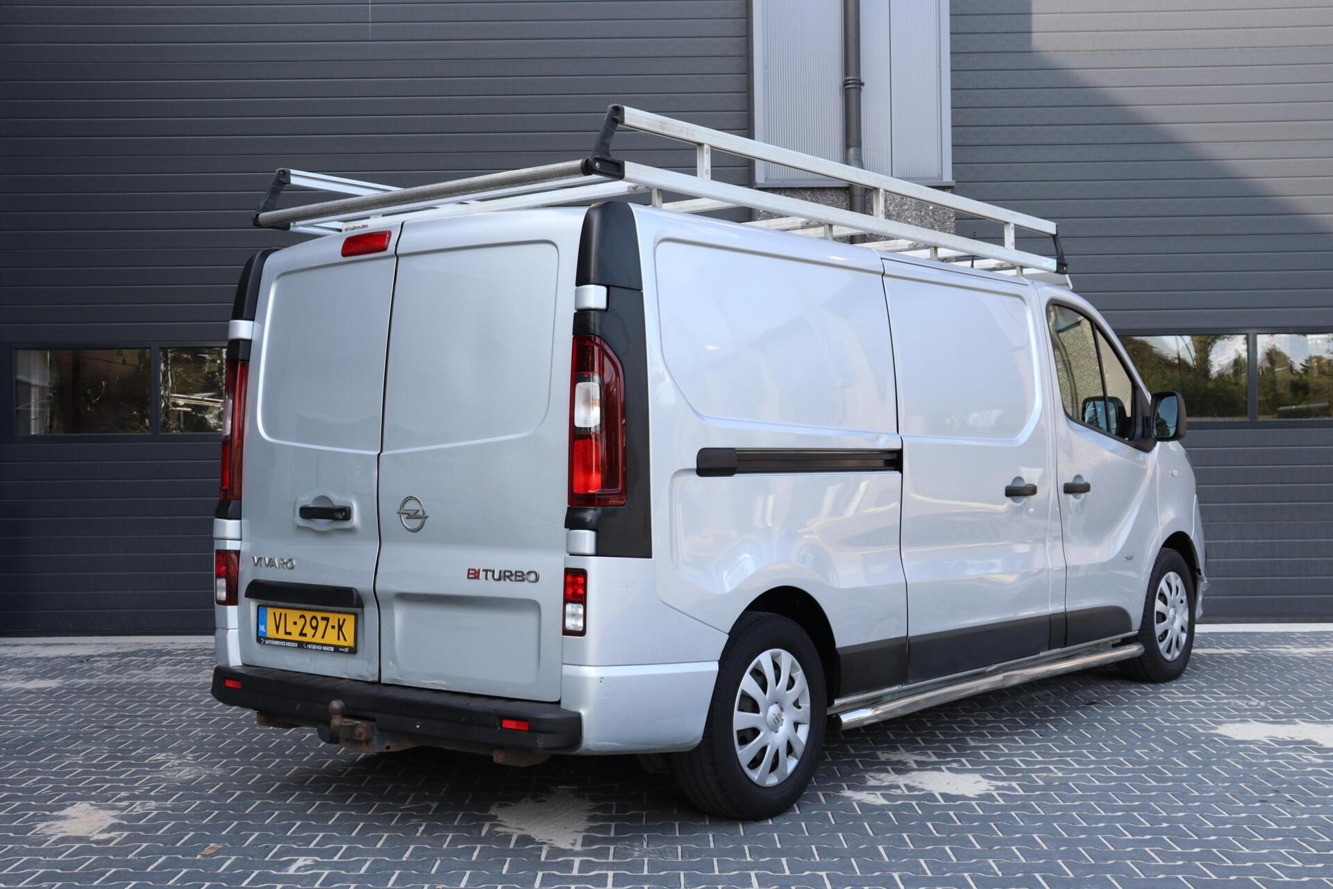 Foto van Opel Vivaro-b