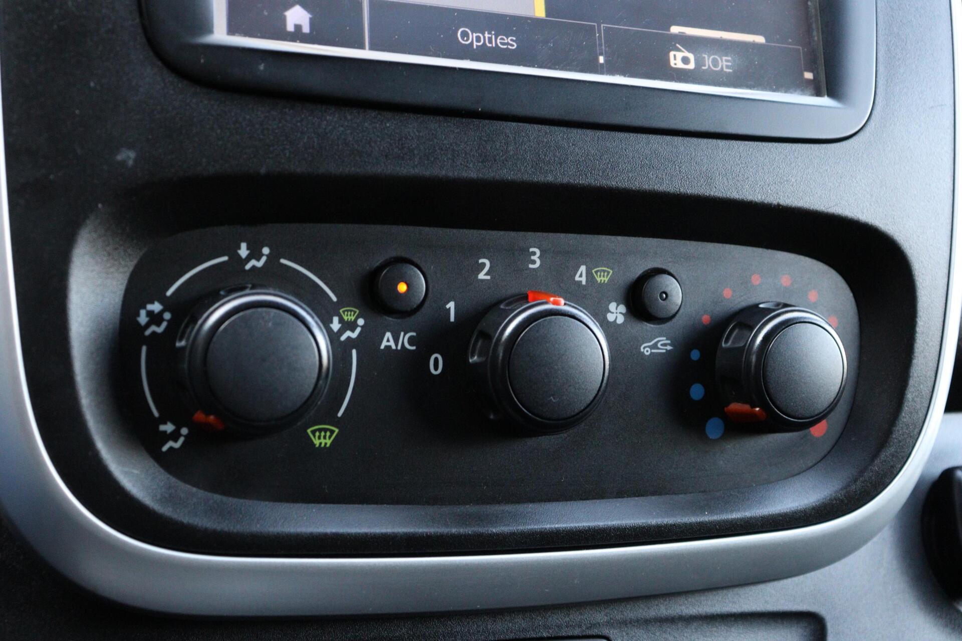 Foto van Opel Vivaro-b