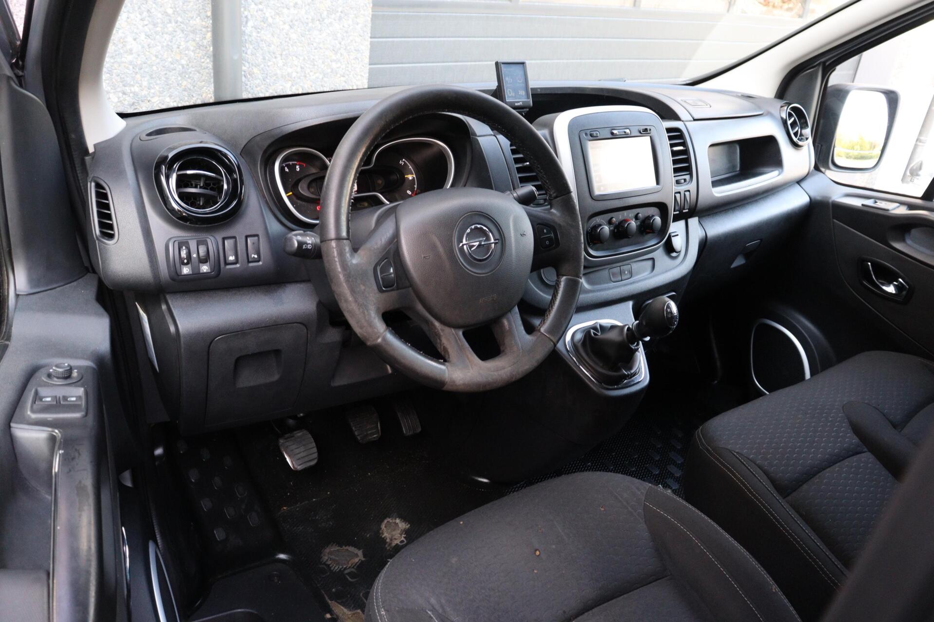 Foto van Opel Vivaro-b
