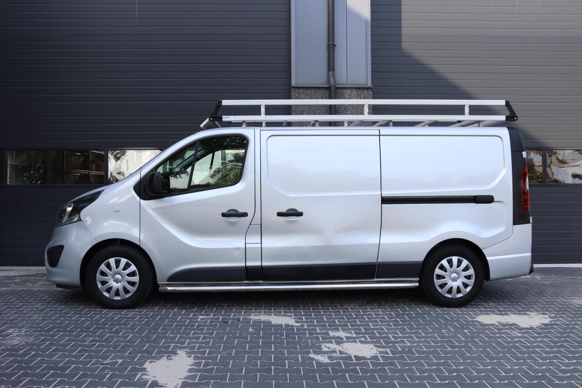 Foto van Opel Vivaro-b