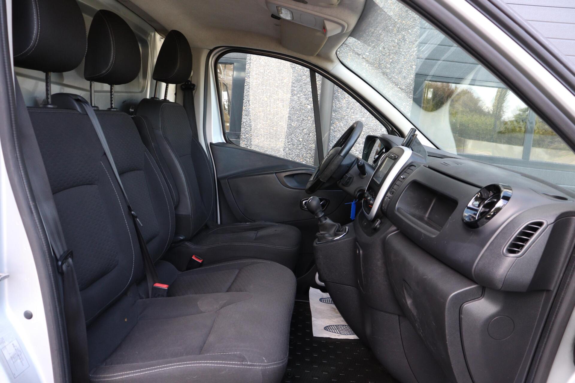 Foto van Opel Vivaro-b