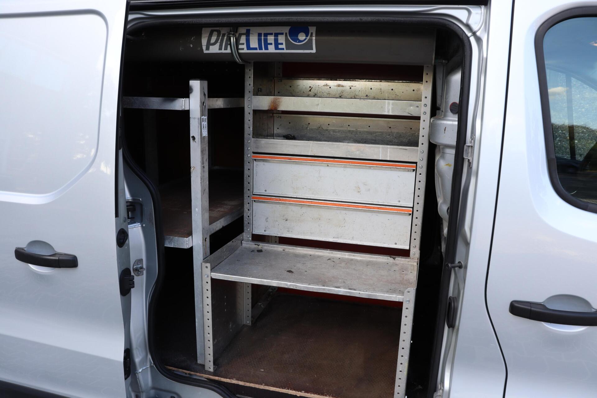 Foto van Opel Vivaro-b