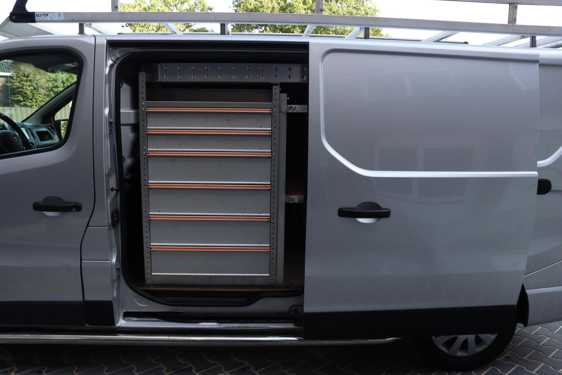 Foto van Opel Vivaro-b