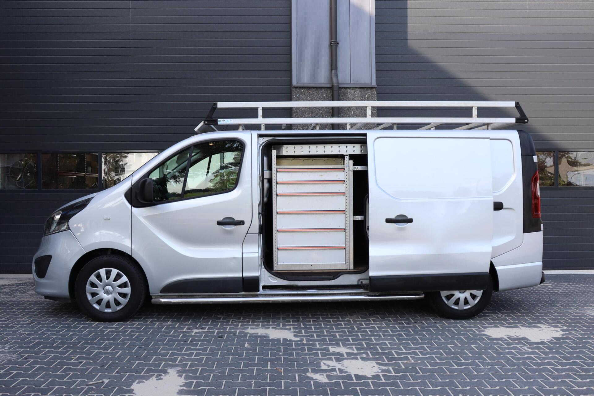 Foto van Opel Vivaro-b